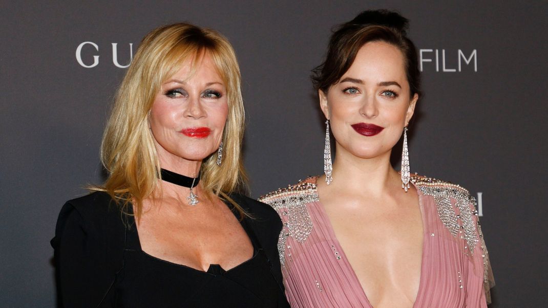 Dakota Johnson und ihre Mama verzaubern bei der Film Gala in Los Angeles. 