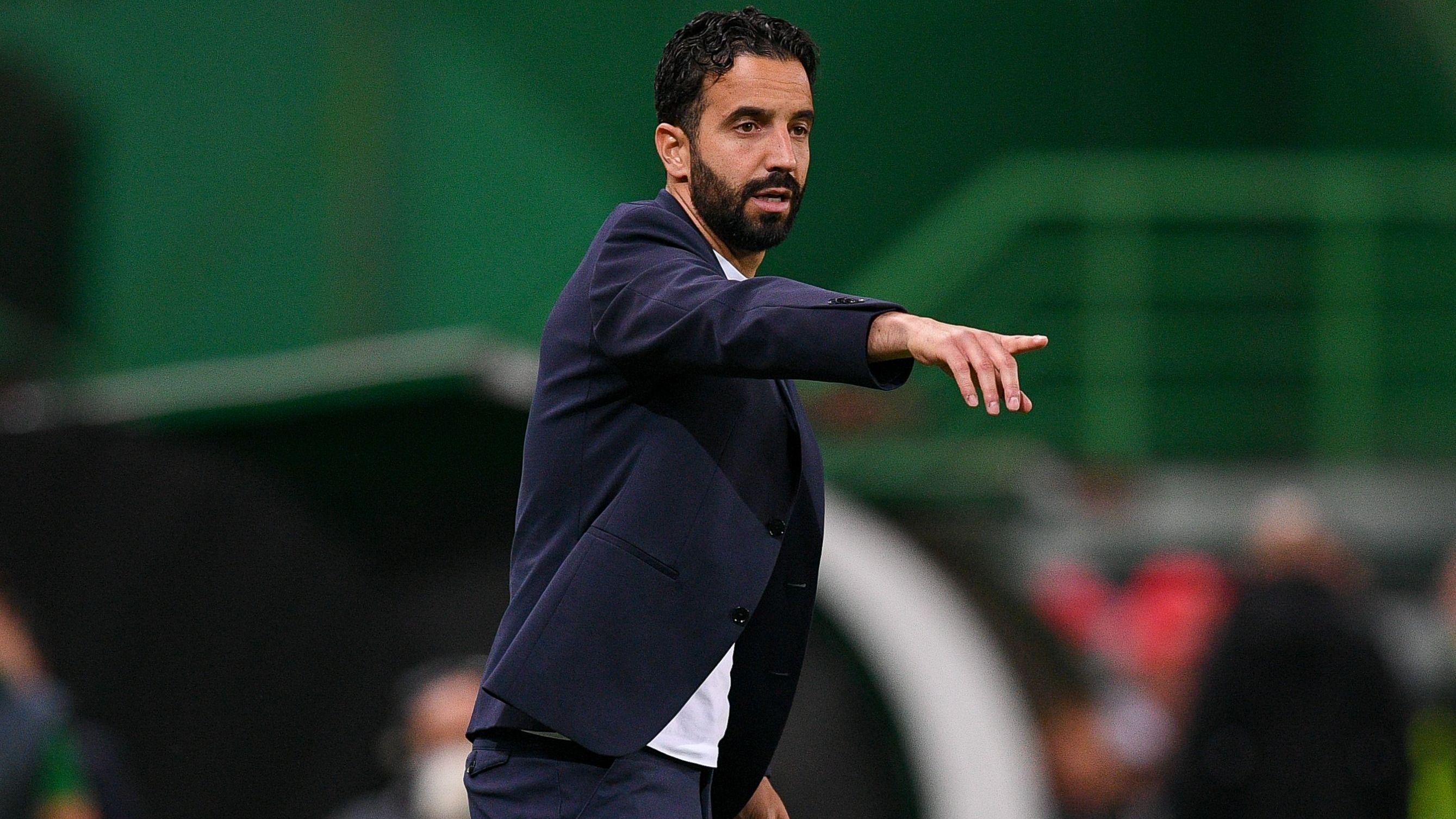 <strong>Ruben Amorim (Sporting Lissabon)</strong><br>Der Portugiese coacht Sporting seit März 2020 und hat einen Vertrag bis zum 30. Juni 2026. Mit den Lissabonern gewann Amorim bislang je ein Mal den Meistertitel und den Pokal. Einst holte Sporting das Trainertalent für eine Ablösesumme von zehn Millionen Euro aus Braga. Unter seiner Leitung grüßt Sporting aktuell von der Tabellen-Spitze.