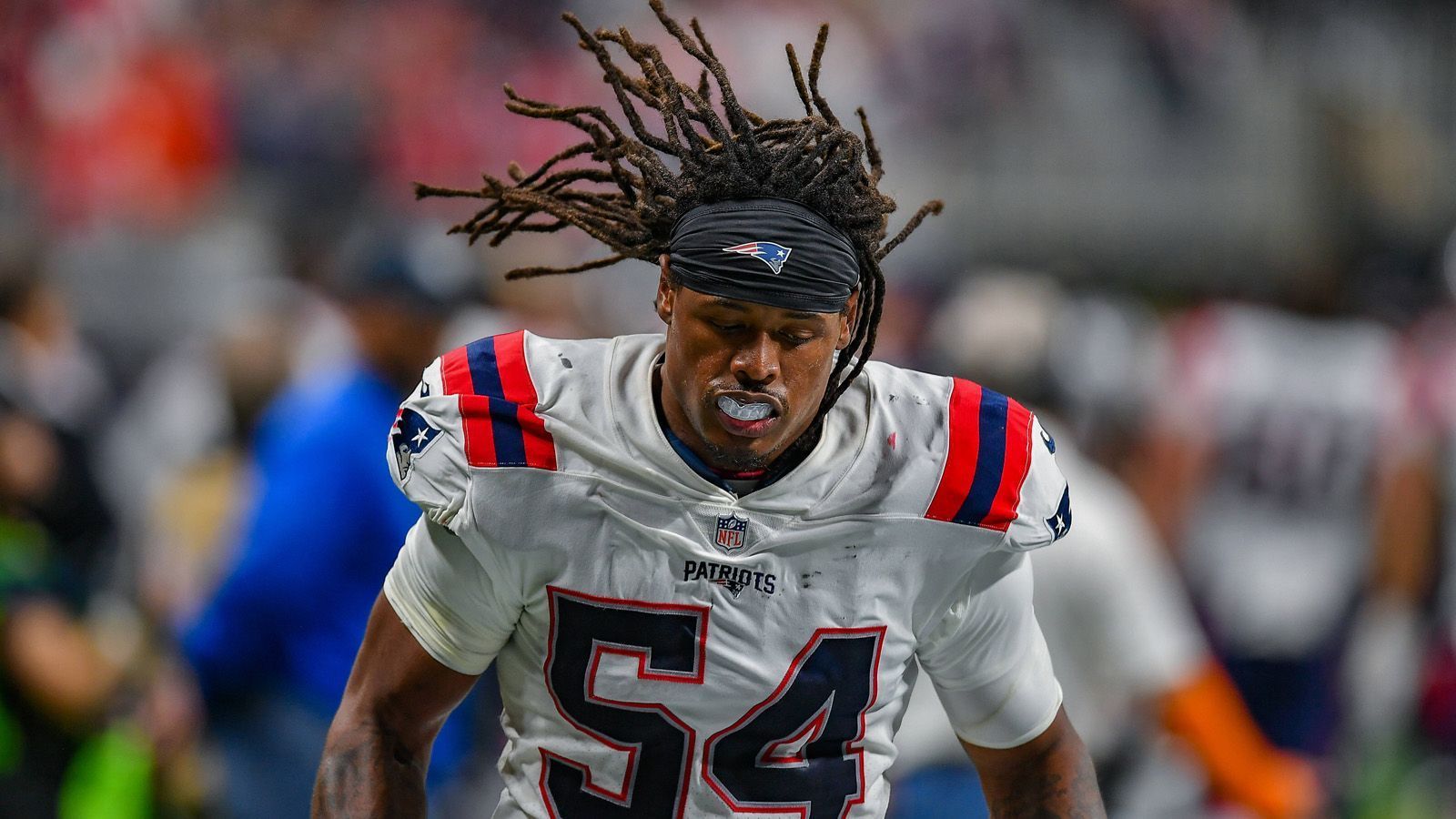 
                <strong>Die Reste einer Dynastie: Der langsame Verfall der New England Patriots</strong><br>
                Mit Dont'a Hightower beendete kürzlich eine absolute Legende der New England Patriots seine Karriere. Der 33-jährige Linebacker spielte neun Saisons (insgesamt zehn Jahre, aber 2020 setzte er wegen der Corona-Pandemie freiwillig aus) bei der Franchise und gewann mit ihr drei Mal den Super Bowl. Sein denkwürdigstes Play war wohl der Strip Sack gegen Matt Ryan im Super Bowl LI. Doch Hightower war einer der Letzten einer Dynastie in New England, ...
              