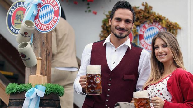 
                <strong>Mats Hummels</strong><br>
                Mats Hummels kam mit Ehefrau Cathy zum ersten Oktoberfest seit seiner Rückkehr aus Dortmund nach München.
              