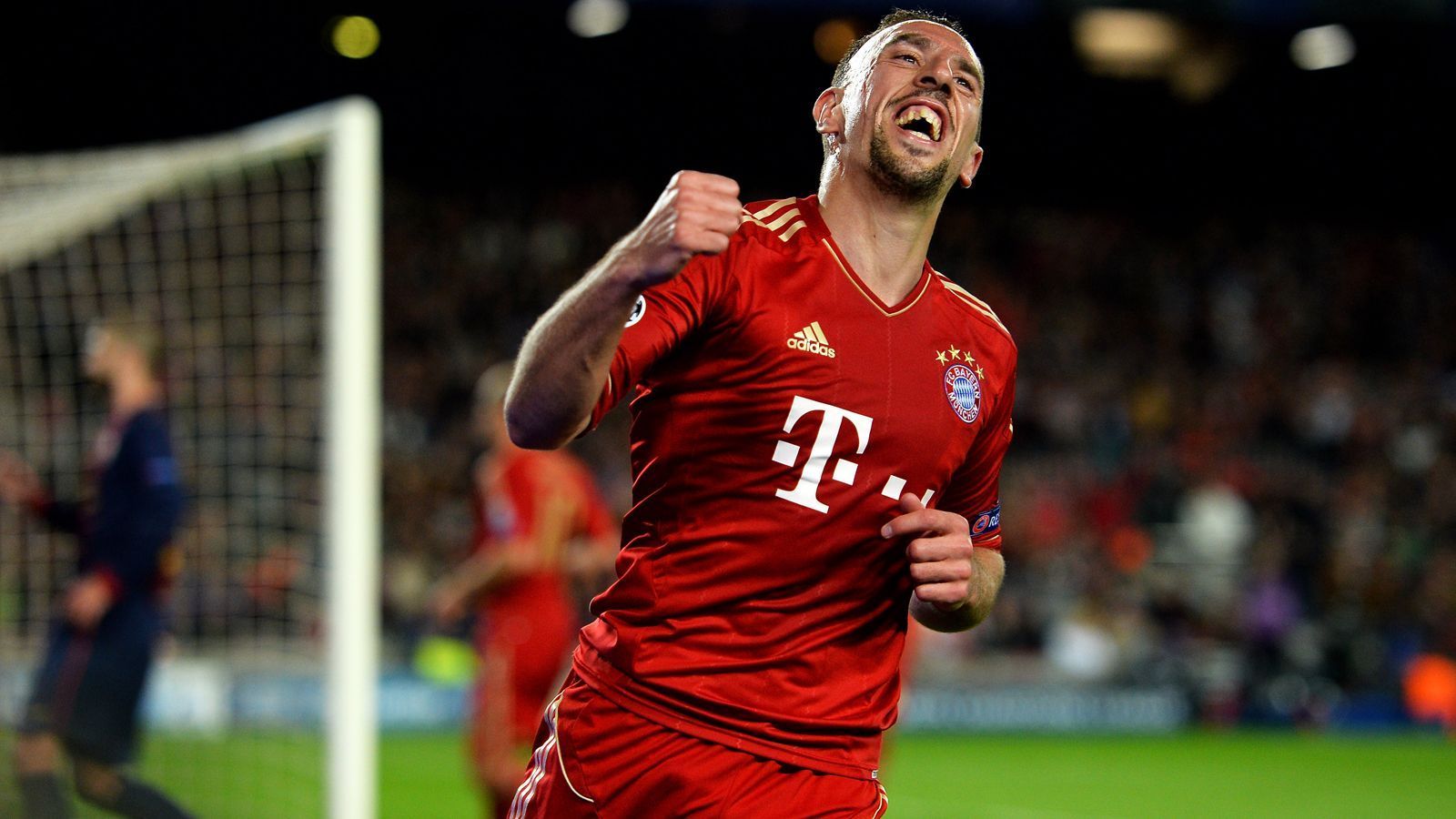 
                <strong>FC Barcelona - FC Bayern (Champions League 2012/13)</strong><br>
                ... ließen die Bayern auch im Rückspiel keinen Millimeter nach, sondern demontierten die Katalanen erneut. Ein wichtiger Mann war in Barcelona einmal mehr Franck Ribery, der beim 3:0-Sieg zwei Treffer vorbereitete. Die Münchner Tore, die allesamt nach der Pause fielen, erzielten Arjen Robben, Gerard Pique (Eigentor) und Thomas Müller. Durch die zwei überzeugenden Siege erreichte der deutsche Rekordmeister das Endspiel, welches die Bayern im Wembley-Stadion gegen Dortmund mit 2:1 gewannen. 
              