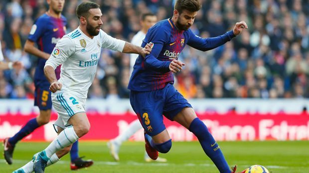 
                <strong>Daniel Carvajal</strong><br>
                Carvajal schaltet zu Beginn an in den Vorwärtsgang, was zu einigen temperamentvollen Duellen mit seinem spanischen Nationalmannschaftskollegen Jordi Alba führt. Hat nach knapp 20 Minuten bei einem zu kurzen Rückpass Glück, dass sein Rempler gegen den startenden Paulinho nicht bestraft wird. Dafür erwischt es ihn in der zweiten Halbzeit, als er für den geschlagenen Navas in Torwartmanier auf der Linie rettet und dafür folgerichtig die Rote Karte sieht. Nach dem Elfmeter-Gegentor hat Real in Unterzahl keine Chance mehr, die Partie zu drehen. ran-Note: 5
              