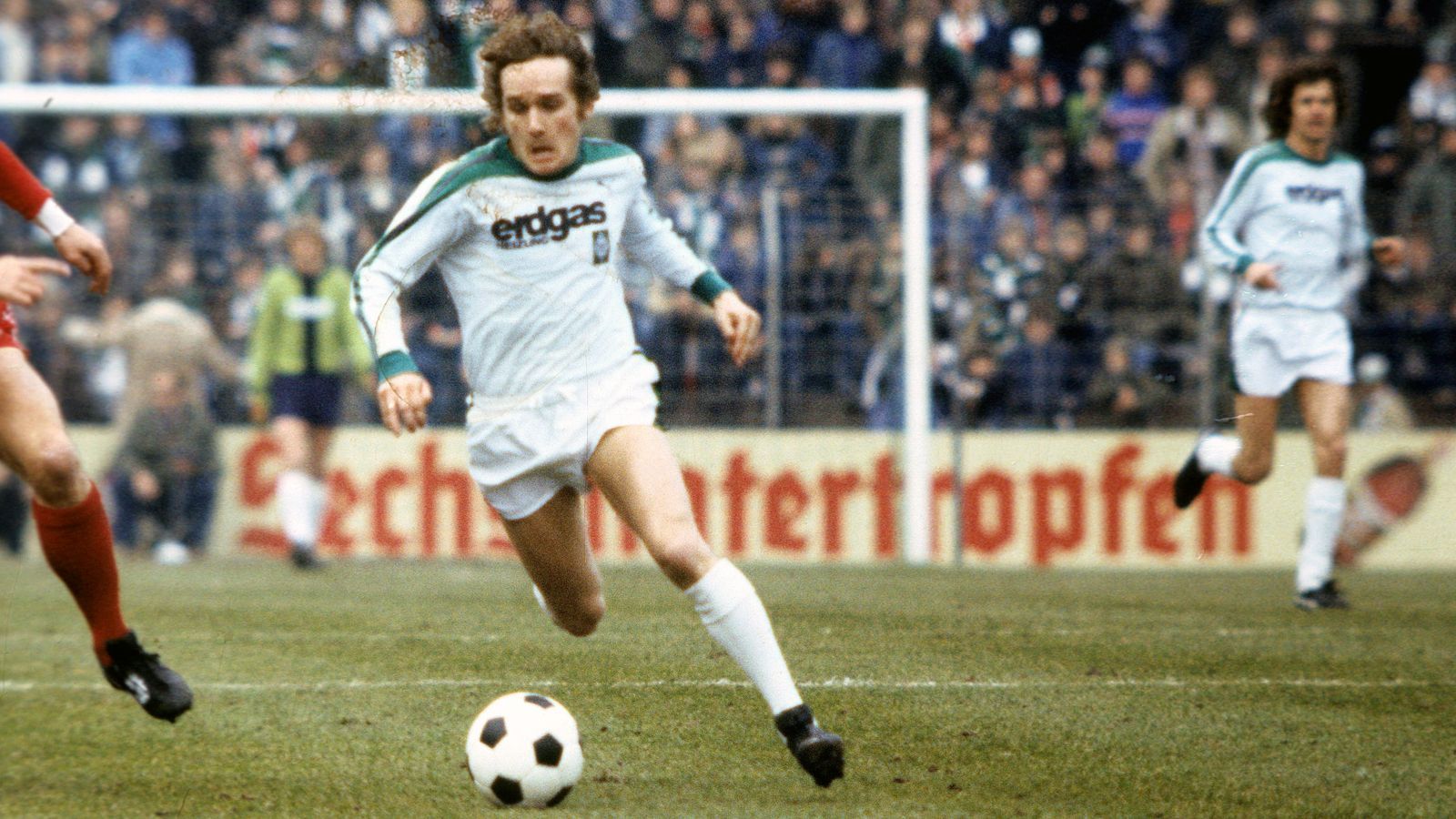 
                <strong>Dänemark</strong><br>
                Bundesliga-Rekordtorschütze des Landes: Allan Simonsen - Bundesliga-Tore: 76 - Verein: Borussia Mönchengladbach
              