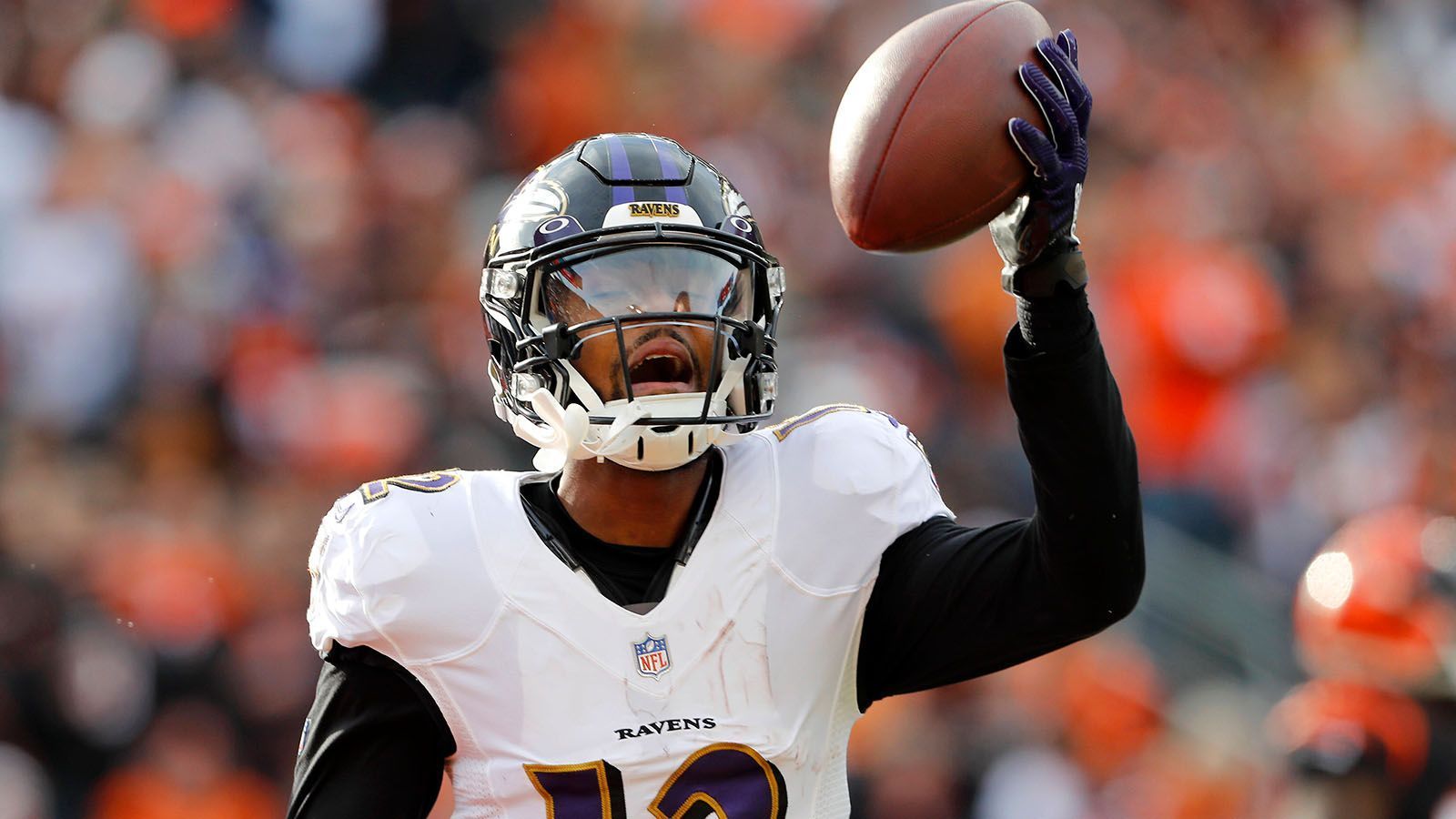 
                <strong>Rashod Bateman (Baltimore Ravens)</strong><br>
                Schlechte Nachrichten für die Baltimore Ravens. Wie Head Coach John Harbaugh bekannt gab, muss die Franchise für den Rest der Saison auf Rashod Bateman verzichten. Der junge Wide Receiver muss sich einer Operation am Fuß unterziehen und fällt somit für den Rest der Spielzeit aus. Der letztjährige Rookie und Erstrundenpick fing in dieser Saison 15 Pässe für insgesamt 285 Yards und zwei Touchdowns.
              