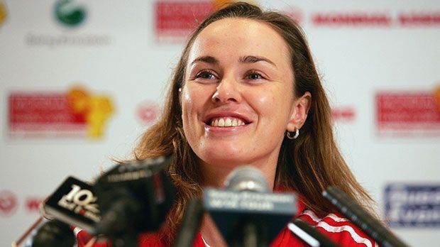 
                <strong>Martina Hingis anno 2005</strong><br>
                2005 kehrte sie auf den Tennisplatz zurück und spielte sich in die Top-Ten der Welt. 2007 wurde sie positiv auf Kokain getestet und für zwei Jahre gesperrt - der zweite Rücktritt folgte.
              