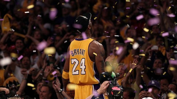 
                <strong>#ThankyouKobe</strong><br>
                Nach 19 Jahren verlässt einer der wohl größten Spieler aller Zeiten das NBA-Parkett. ran.de verneigt sich vor einer einmaligen Karriere. Kobe, du wirst dem Sport fehlen. Wir sagen: #ThankYouKobe
              