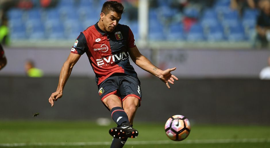 
                <strong>Giovanni Simeone (CFC Genua -> AC Florenz)</strong><br>
                Stürmer Giovanni Simeone wechselt innerhalb der Serie A! Der 21-Jährige verlässt CFC Genua und schließt sich dem AC Florenz an. Der Sohn von Atletico-Trainer Diego Simeone unterschrieb beim Klub aus der Toskana einen Vertrag bis zum Sommer 2022 und soll 15 Millionen Euro Ablöse gekostet haben. In der zurückliegenden Saison erzielte der 22-jährige Simeone zwölf Serie-A-Treffer für Genua.
              