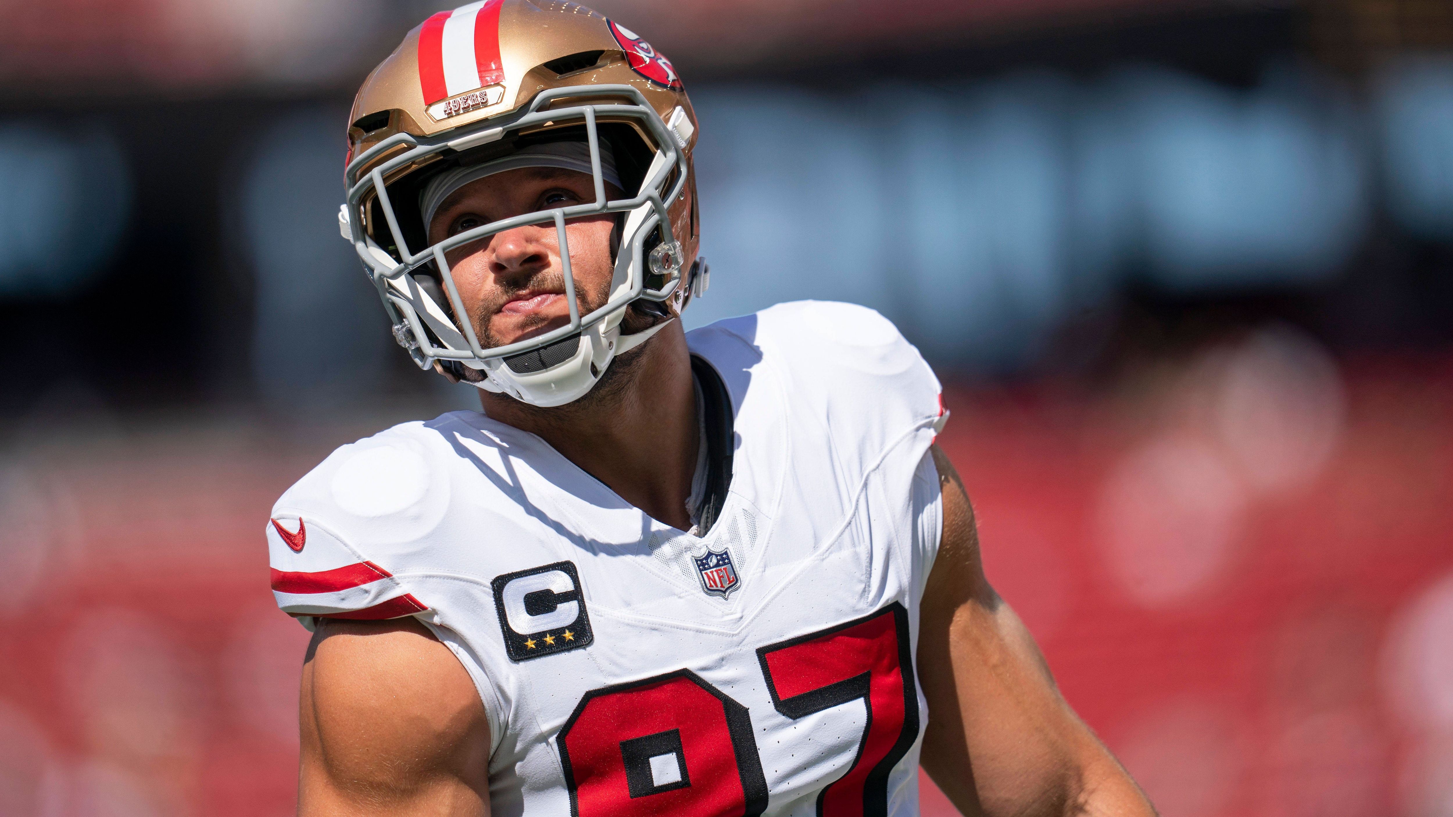<strong>Nick Bosa (San Francisco 49ers)</strong><br>Die Verletzungs-Misere der San Francisco 49ers setzt sich offenbar fort. Im Spiel gegen die Arizona Cardinals verließ der Defensive End das Spielfeld und ging dort plötzlich zu Boden. Als er das&nbsp;Sanitätszelt betrat, senkte er seinen Daumen nach unten. Die 49ers gaben bekannt, dass es sich offenbar um eine Verletzung am Knie handelt.