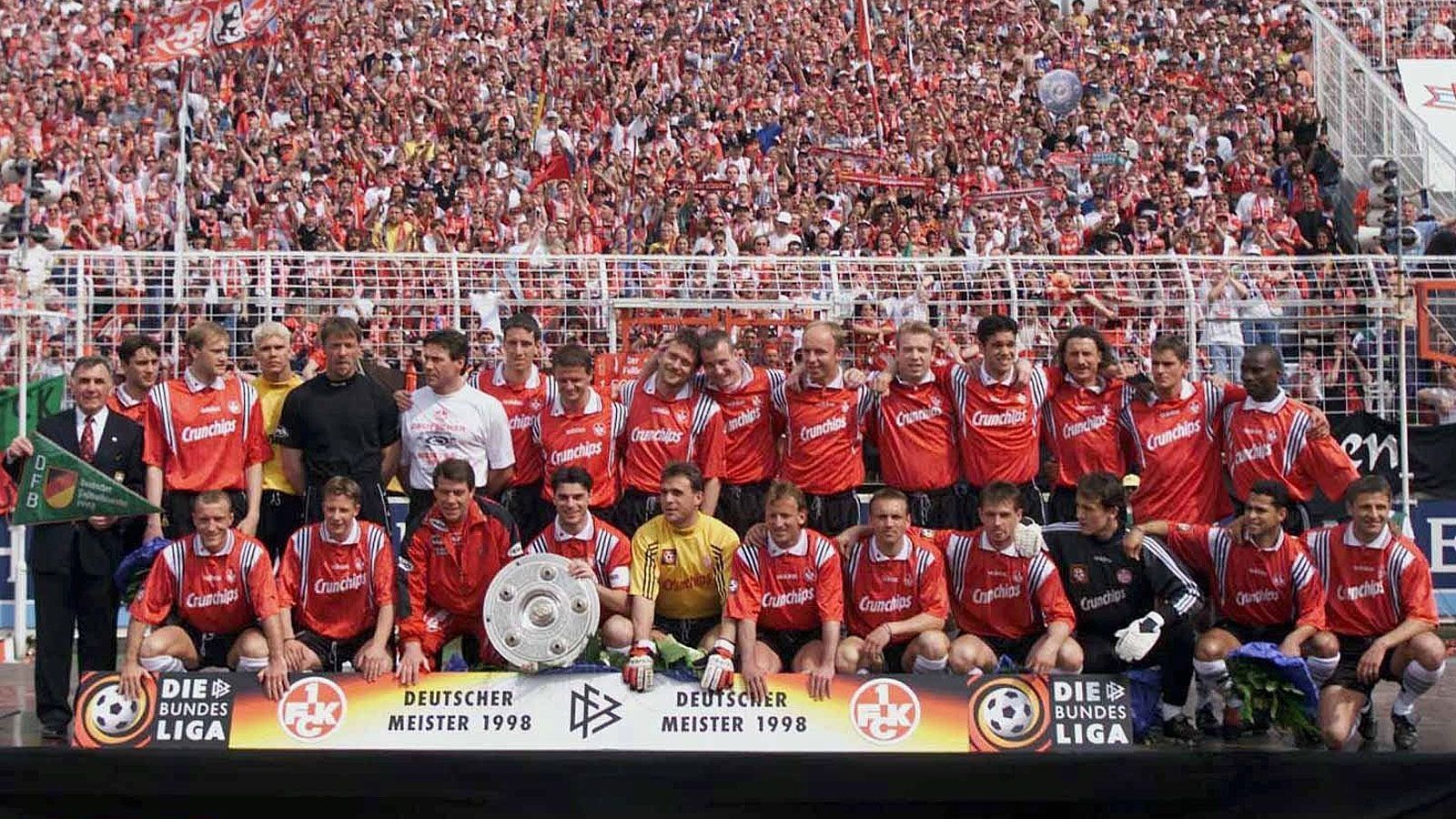 
                <strong>Vier deutsche Bundesliga-Meisterschaften</strong><br>
                Vier Meisterschaften verteilen sich auf die Drittligisten. Der 1. FC Kaiserslautern gewann die Schale 1990/1991 und 1997/1998 (Foto) - im zweiten Fall sogar als Aufsteiger. Dazu kommen die Erfolge von 1860 München 1965/1966 und von Eintracht Braunschweig ein Jahr darauf.
              