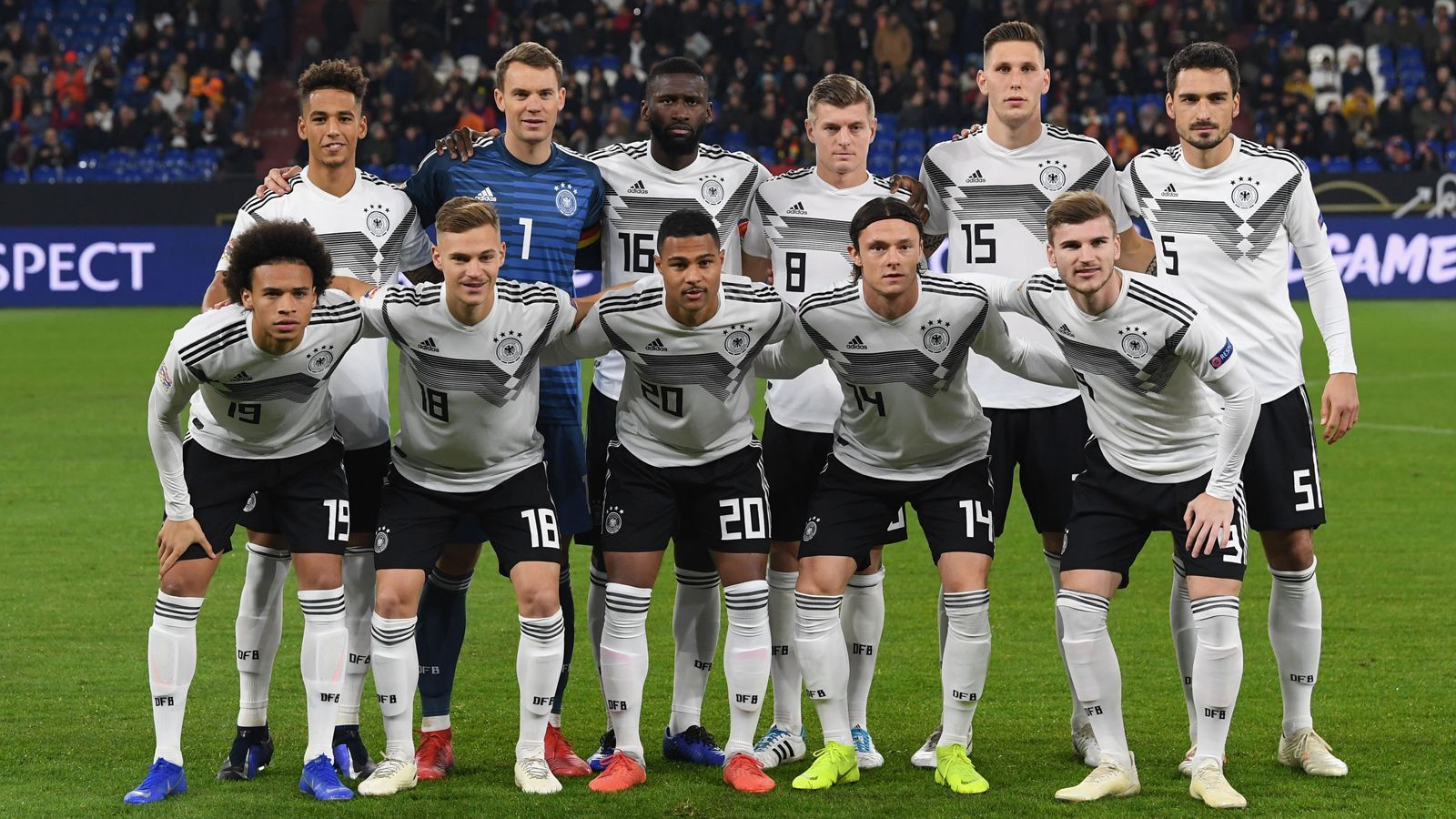 
                <strong>DFB-Elf in der Einzelkritik gegen Niederlande</strong><br>
                Die DFB-Elf verschenkt durch eine späte Schwächephase einen Sieg gegen die Niederlande und verpasst es, 2018 mit der besten Leistung in diesem Jahr abzuschließen. ran.de bewertet, wie sich die deutschen Spieler beim 2:2 geschlagen haben. 
              