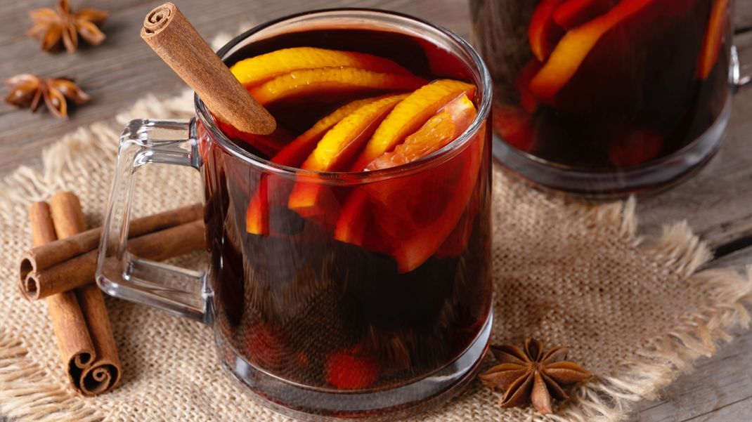 In der kalten Jahreszeit geht nichts über eine heiße Tasse Glühwein - eines der wohl beliebtesten Heißgetränke im Herbst und Winter!