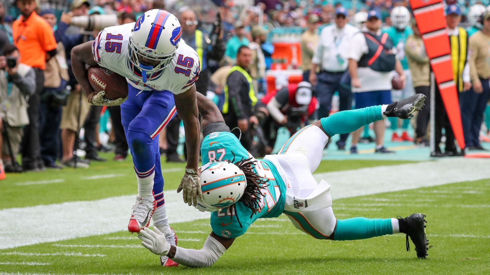 
                <strong>Wide Receiver: John Brown</strong><br>
                Beim 37:20-Sieg der Buffalo Bills über die Miami Dolphins erwischte John Brown einen Sahnetag. Der 29-jährige Wide Receiver brachte es auf neun Catches für 137 Yards und fing zwei Touchdown-Würfe von Josh Allen. Gesamtpunktzahl: 25
              