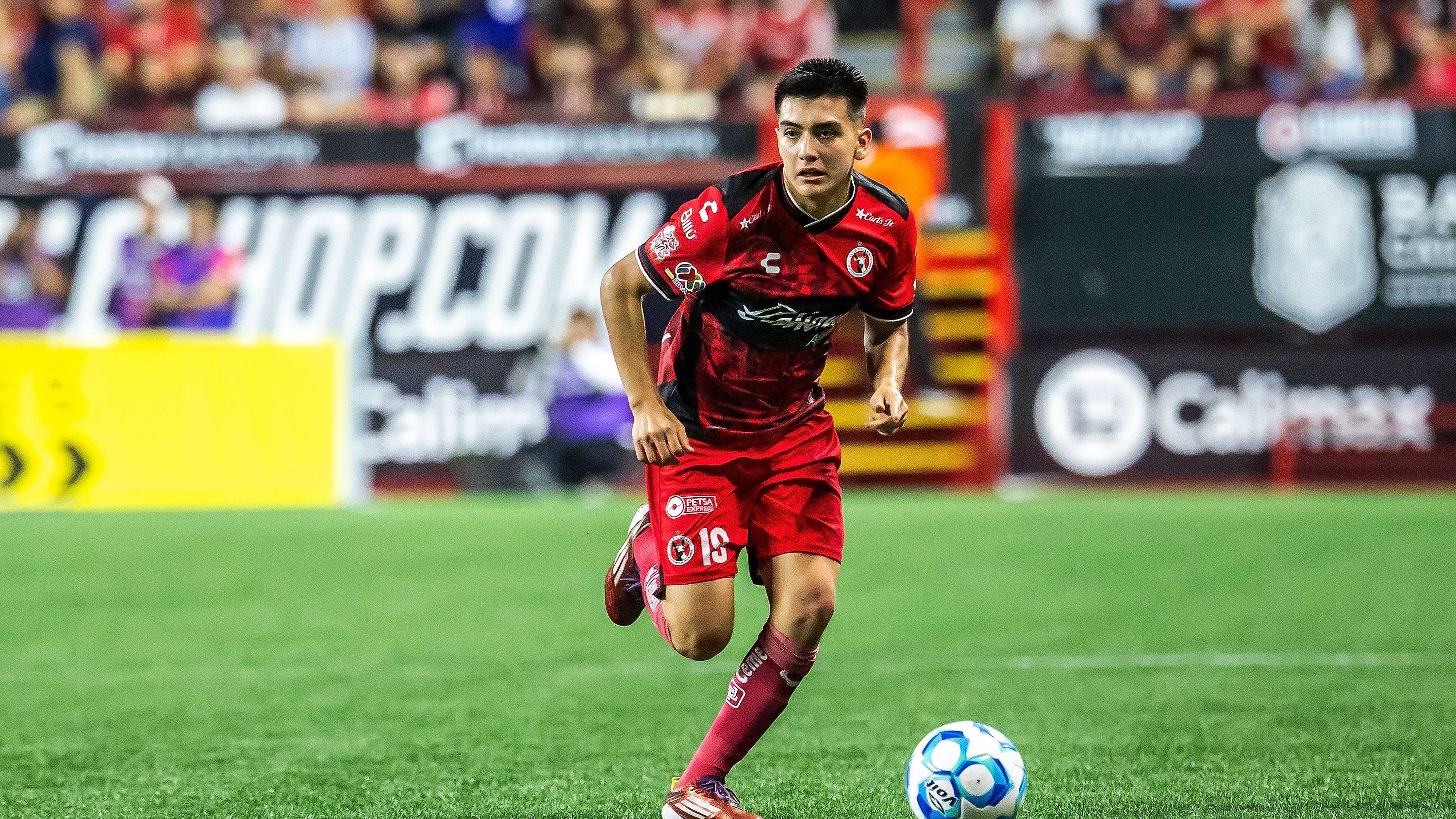 <strong>Gilberto Mora (Club Tijuana)</strong><br>... Bundesligist den Zuschlag erhalten, dürfte Mora allerdings erst mit Erreichen der Volljährigkeit tatsächlich nach Dortmund wechseln. Allerdings ist die Konkurrenz dem Bericht nach wohl enorm, auch die Bayern sowie Chelsea und auch Inter Miami werden als weitere Interessenten für den offensiven Mittelfeldspieler genannt.