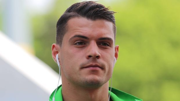 
                <strong>Granit Xhaka (Zugänge FC Arsenal)</strong><br>
                Zugänge FC Arsenal: Granit Xhaka (Bild; Borussia Mönchengladbach), Wojciech Szczesny (AS Rom, Leihende), Mathieu Debuchy (Girondins Bordeaux, Leihende), Takuma Asano (Sanfrecce Hiroshima), Rob Holding (Bolton Wanderers)
              