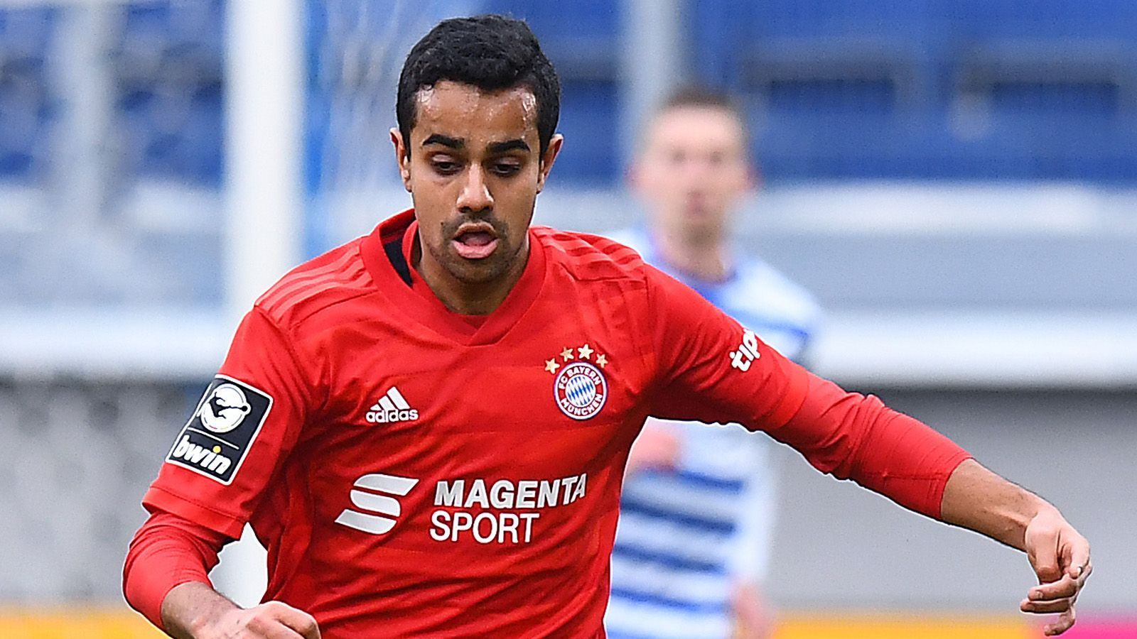 
                <strong>Sarpreet Singh (20/Mittelfeld)</strong><br>
                Um sich in der Bundesliga durchzusetzen, muss er körperlich jedoch noch zulegen und robuster werden. Ex-Bayern-Trainer Niko Kovac, der Singh in der Saisonvorbereitung mit in die USA nahm, sagte über Singh: "Er ist weiter als viele andere Spieler der zweiten Mannschaft." Auch Singh wird eine große Karriere in Aussicht gestellt.
              