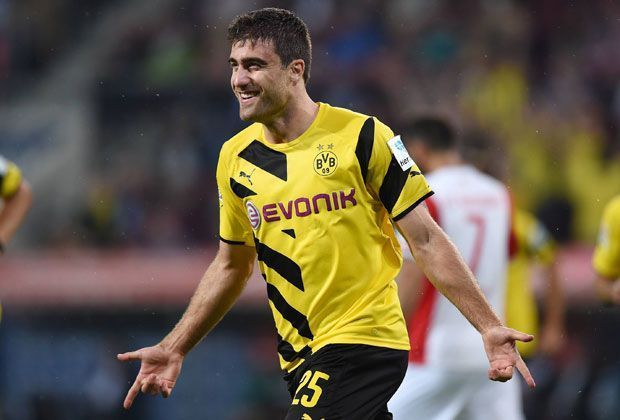 
                <strong>Sokratis</strong><br>
                Mats Hummels verletzt, Matthias Ginter neu im Team, Neven Subotic noch nicht ganz bei 100 Prozent: die einzige Konstante in Dortmunds Innenverteidigung ist Sokratis, der bei Borussia Dortmund zurzeit einer der wichtigsten und verlässlichsten Spieler darstellt.
              