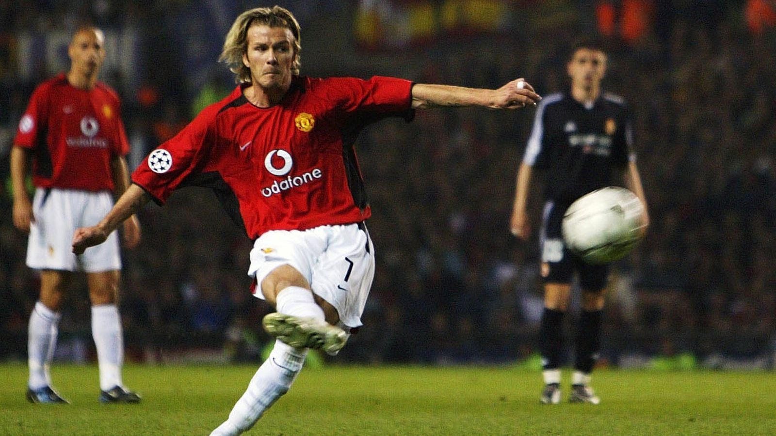 
                <strong>David Beckham</strong><br>
                Premier-League-Spiele: 264 - Premier-League-Tore: 62 -Verein: Manchester United
              