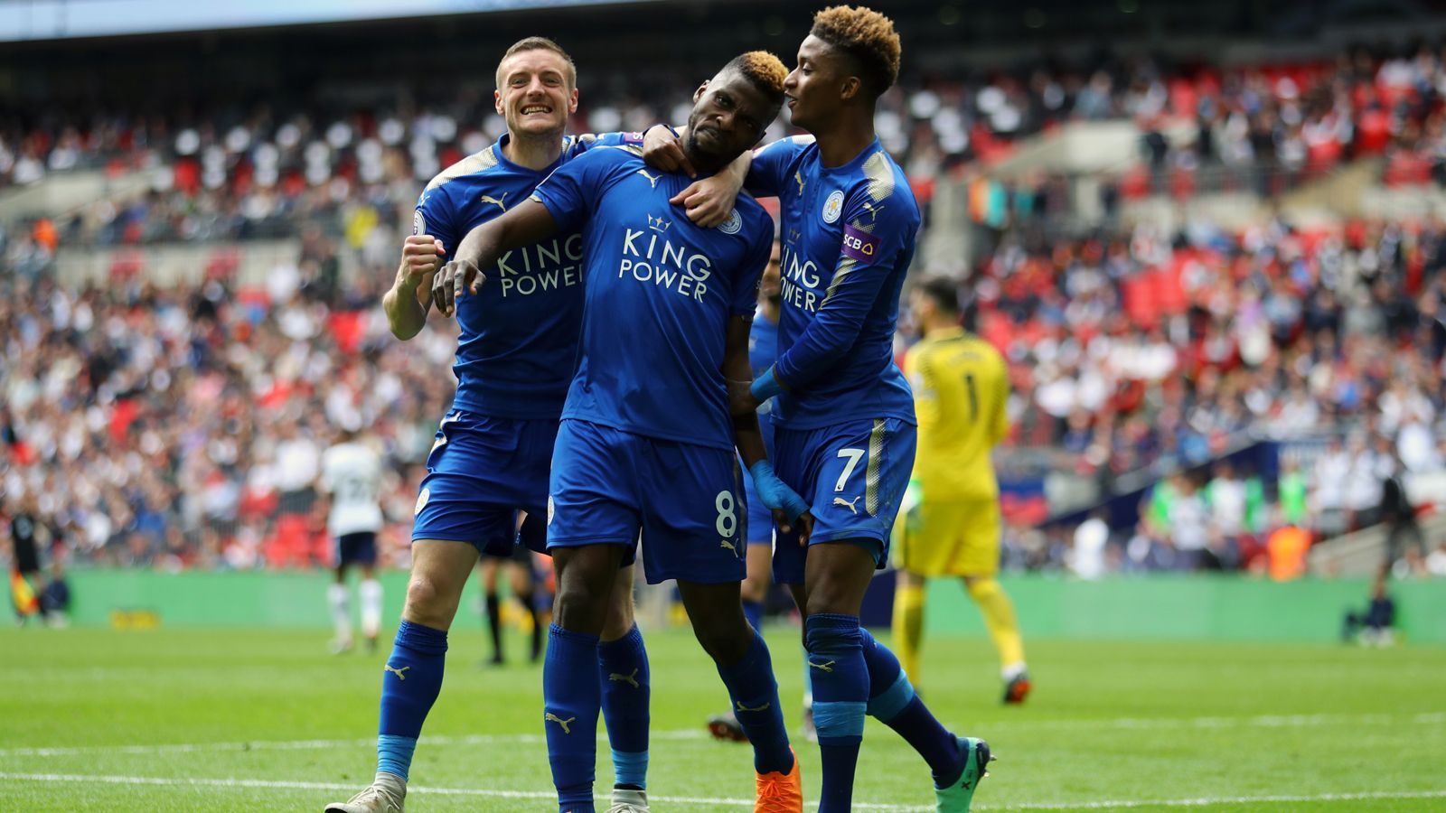 
                <strong>Platz 20 - Leicester City (England)</strong><br>
                Social-Media-Fans gesamt: 9,7 MillionenFacebook: 6,6 MillionenTwitter: 1,2 MillionenInstagram: 1,9 Millionen
              