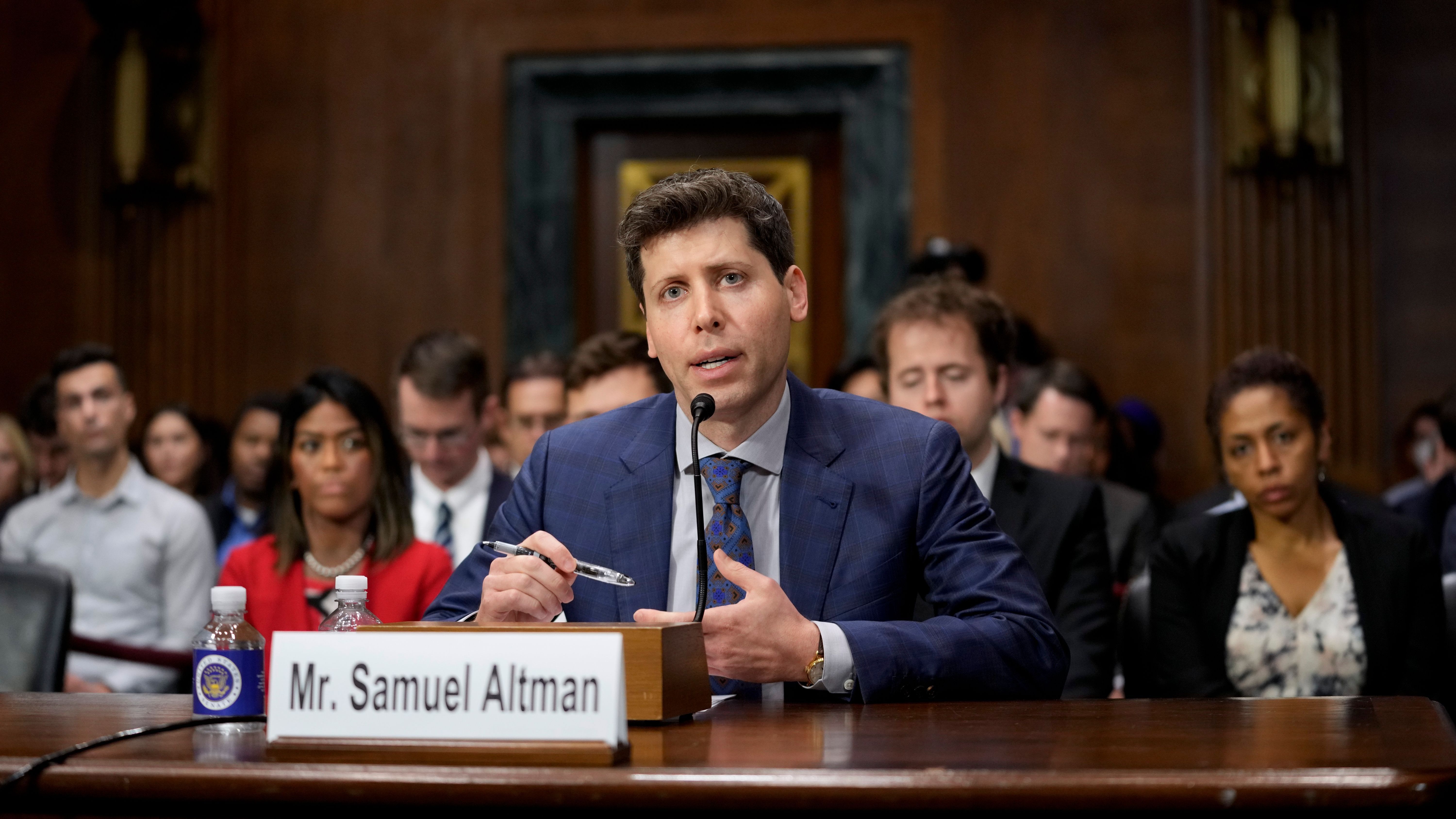 Sam Altman, Chef des ChatGPT-Erfinders OpenAI, spricht während einer Anhörung im US-Senat. 
