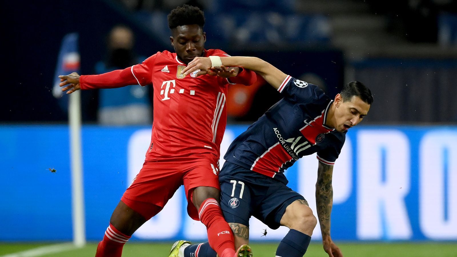 
                <strong>Alphonso Davies</strong><br>
                Steht in einigen Szenen ein bisschen neben sich, mit Ballverlusten und Unkonzentriertheiten. Kann zum Offensivspiel nicht ganz so viel beitragen wie erhofft. Auch nach dem Seitenwechsel nur selten im Blickpunkt. Muss dann in der 71. Minute runter. ran-Note: 5
              