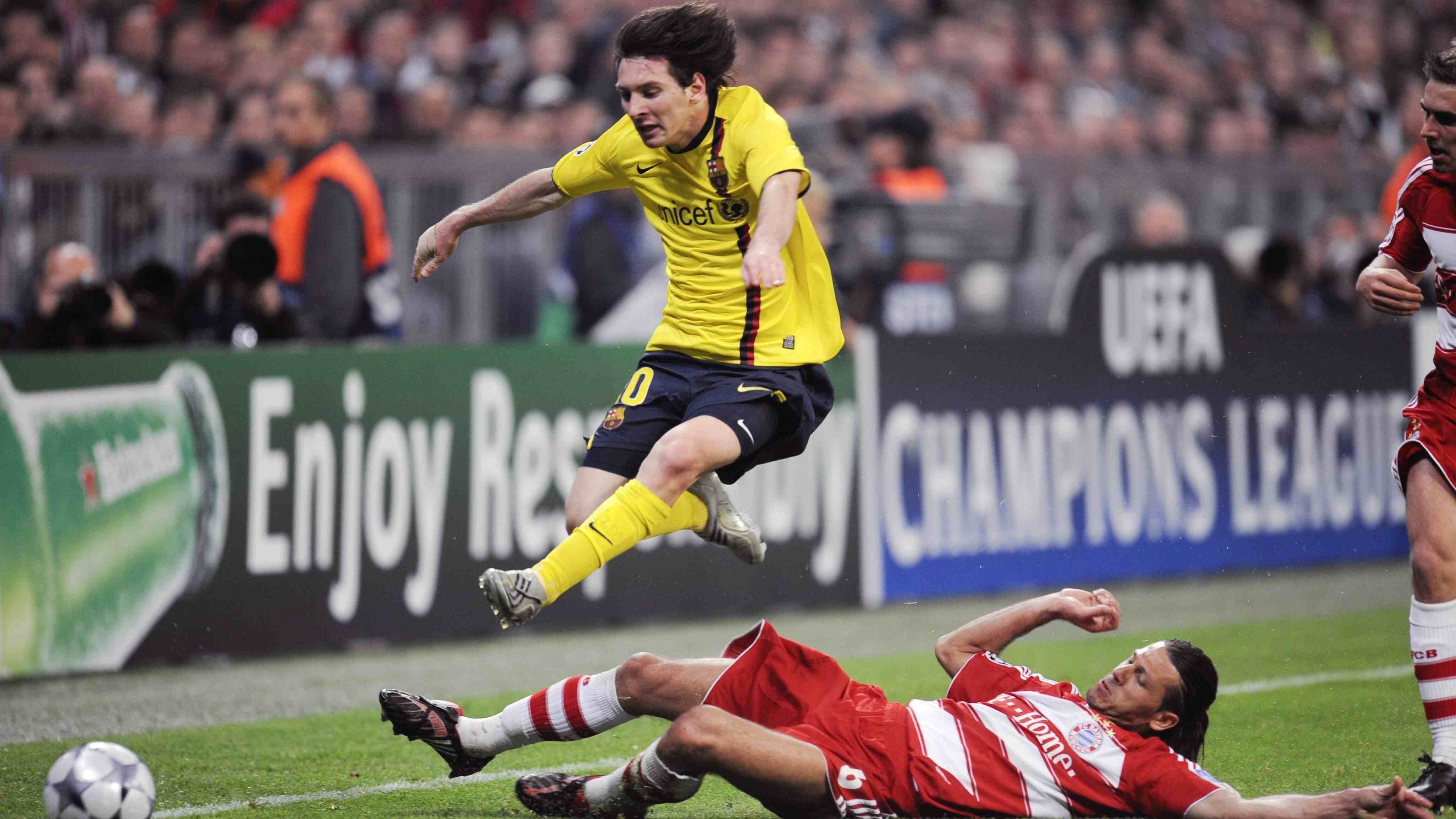 
                <strong>2008/2009: FC Barcelona gegen FC Bayern (Viertelfinale) </strong><br>
                &#x2022; Ergebnis nach Hinspiel aus Bayern-Sicht: 0:4 - <br>&#x2022; Ergebnis im Rückspiel: 1:1 - <br>&#x2022; Folge: <em><strong>ausgeschieden </strong></em><br>
              