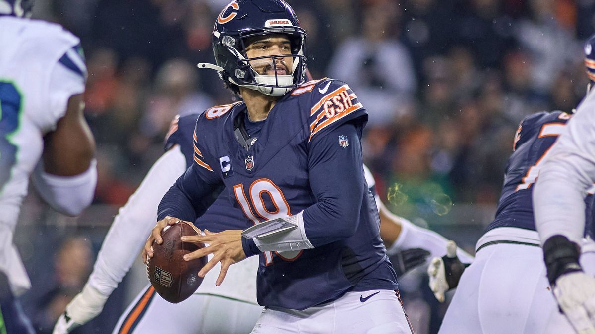 CHICAGO, IL - DECEMBER 26: Chicago Bears quarterback Caleb Williams (18) throws the football in action during a game between the Seattle Seahawks and the Chicago Bears on December 26, 2024 at Soldi...