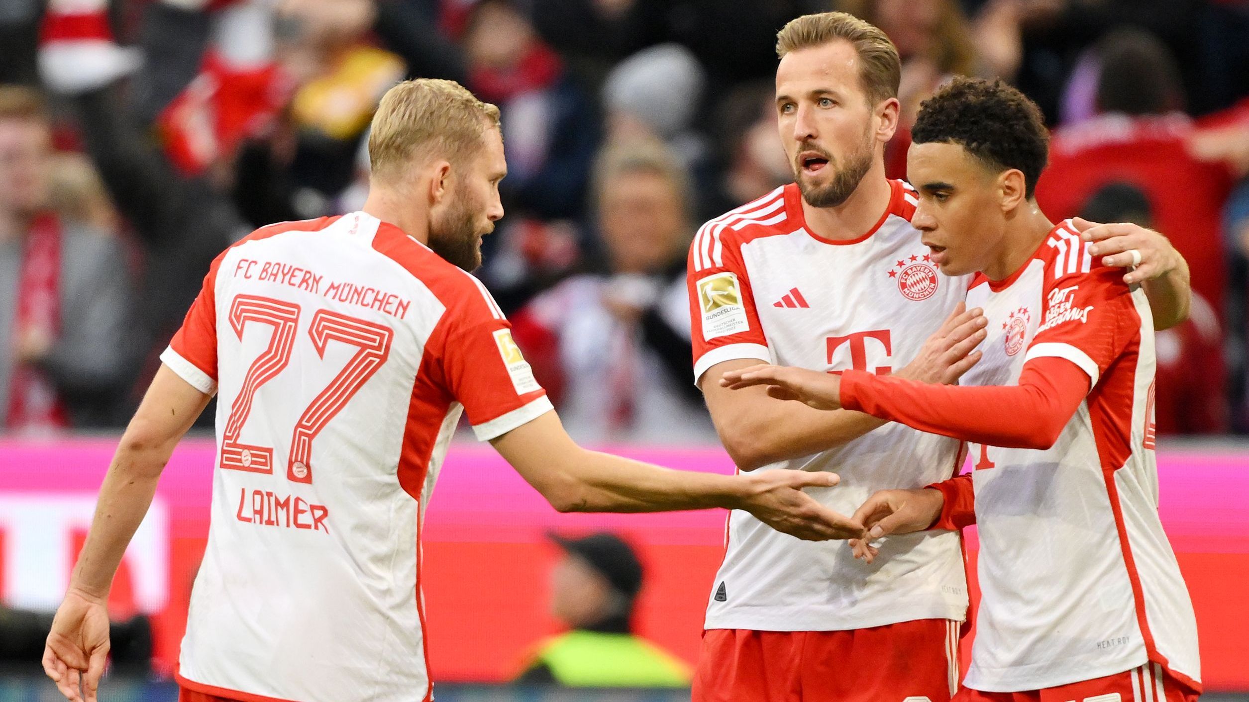 <strong>FC Bayern demontiert Darmstadt 98: Die Noten</strong><br>Der FC Bayern München gewinnt in der Bundesliga gegen Darmstadt 98 mit 8:0, nachdem in der ersten Halbzeit drei Spieler vom Feld fliegen. <em><strong>ran</strong></em> hat die Noten der Bayern-Spieler.