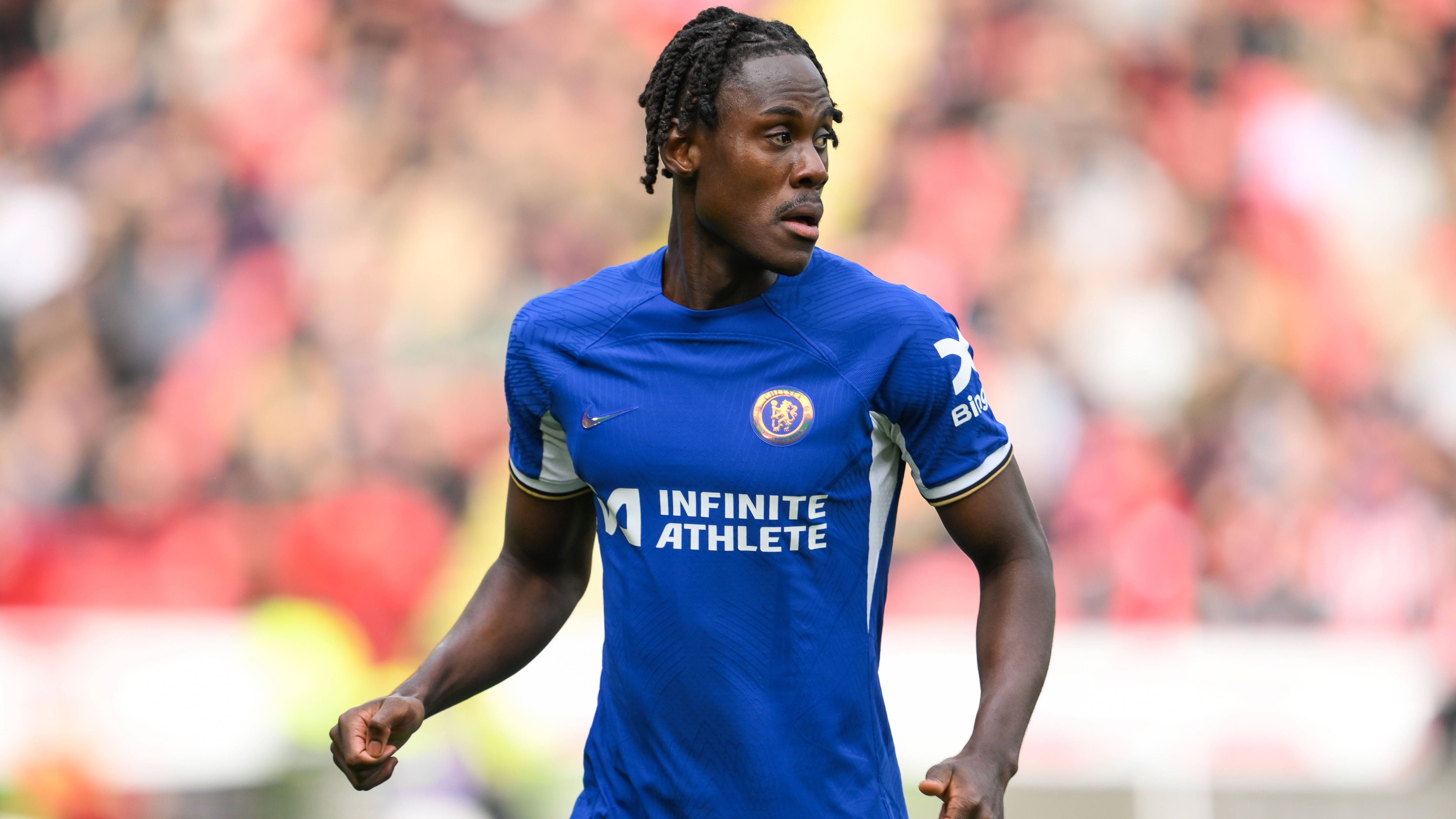 <strong>Trevoh Chalobah</strong><br>Nachdem ein kurzfristiger Transfer von Trevoh Chalobah im Sommer 2023 zum FC Bayern scheiterte, kämpfte der Verteidiger fast die gesamte Saison mit Verletzungsproblemen. Erst seit Februar kann er wieder im Spielbetrieb mitwirken, kam seitdem einige Male zum Einsatz. Dennoch gilt er 2024 als Verkaufskandidat - trotz Vertrages bis 2028.