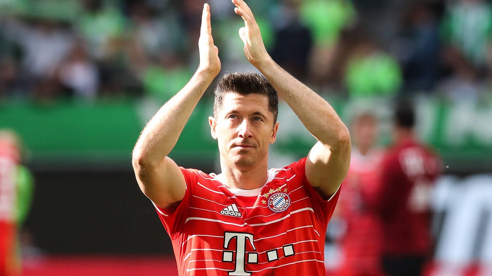 
                <strong>FC Bayern München</strong><br>
                Abgänge: Robert Lewandowski (FC Barcelona), Chris Richards (Crystal Palace), Tanguy Nianzou (FC Sevilla), Marc Roca (Leeds United), Omar Richards (Nottingham Forest), Joshua Zirkzee (FC Bologna), Lars Lukas Mai (FC Lugano), Christian Früchtl (Austria Wien), Ron-Thorben Hoffmann (Eintracht Braunschweig), Niklas Süle (Borussia Dortmund), Corentin Tolisso (Olympique Lyon), Malik Tillman (Glasgow Rangers/Leihe), Adrian Fein (Excelsior), Gabriel Vidovic (Vitesse Arnheim/Leihe), Bright Arrey-Mbi (Hannover 96/Leihe)
              