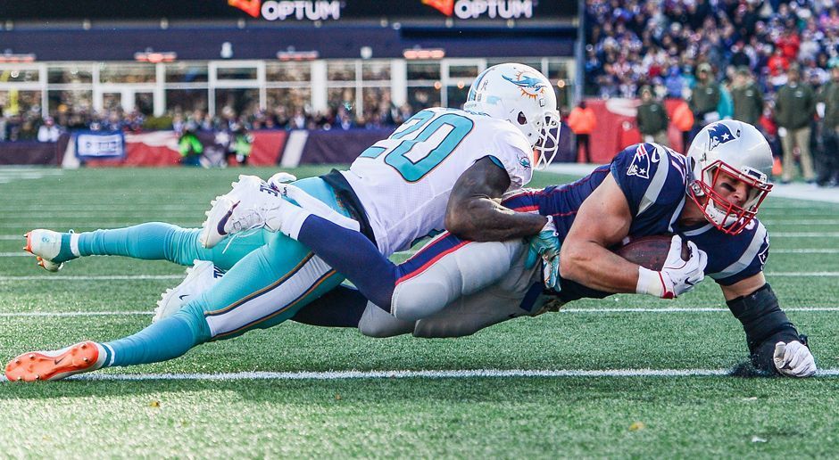 
                <strong>Rob Gronkowski: Vertrags-Klauseln</strong><br>
                Der nächste Schritt würde Gronkowski weitere zwei Millionen Dollar (ca. 1,7 Millionen Euro) einbringen und ist in den drei verbleibenden Spielen durchaus noch realistisch zu schaffen. Dafür müsste der Patriots-Star am Ende der Regular Season entweder bei 80 Prozent der offensiven Snaps auf dem Platz gestanden sein, mindestens 70 Bälle gefangen, 1000 Reception-Yards erreicht oder zwölf Touchdowns erzielt haben.
              