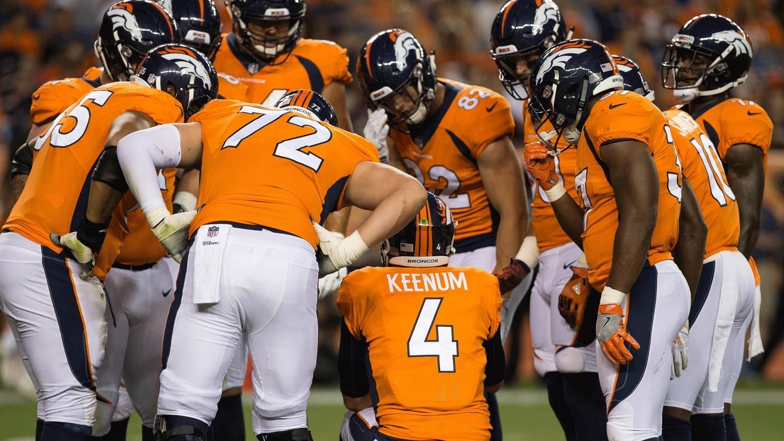 
                <strong>Denver Broncos</strong><br>
                Quarterback (3): Case Keenum, Chad Kelly, Kevin HoganRunning Back (3): Royce Freeman, Devontae Booker, Phillip LindsayFullback (1): Andy JanovichWide Receiver (6): Demaryius Thomas, Emmanuel Sanders, Courtland Sutton, Dae'Sean Hamilton, Tim Patrick, Osaiah McKenzieTight End (3): Jeff Heuerman, Jake Butt, Matt LaCosseOffensive Line (9): Garett Bolles, Ron Leary Matt Paradis, Connor McGovern, Jared Veldheer, Elijah Wilkinson, Max Garcia, Billy Turner, Sam JonesDefensive Line (6): Derek Wolfe, Domata Peko, Adam Gotsis, Zach Kerr, DeMarcus Walker, Shelby HarrisLinebacker (10): Von Miller, Brandon Marshall, Todd Davis, Bradley Chubb, Shane Ray, Josey Jewell, Shaquil Barrett, Alexander Johnson, Joseph Jones, Keishawn BierriaSecondary (9): Chris Harris Jr., Bradley Roby, Darian Stewart, Justin Simmons, Isaac Yiadom, Tramaine Brock, Will Parks, Adam Jones, Dymonte ThomasSpecialists (3): Brandon McManus, Marquette King, Casey Kreiter
              