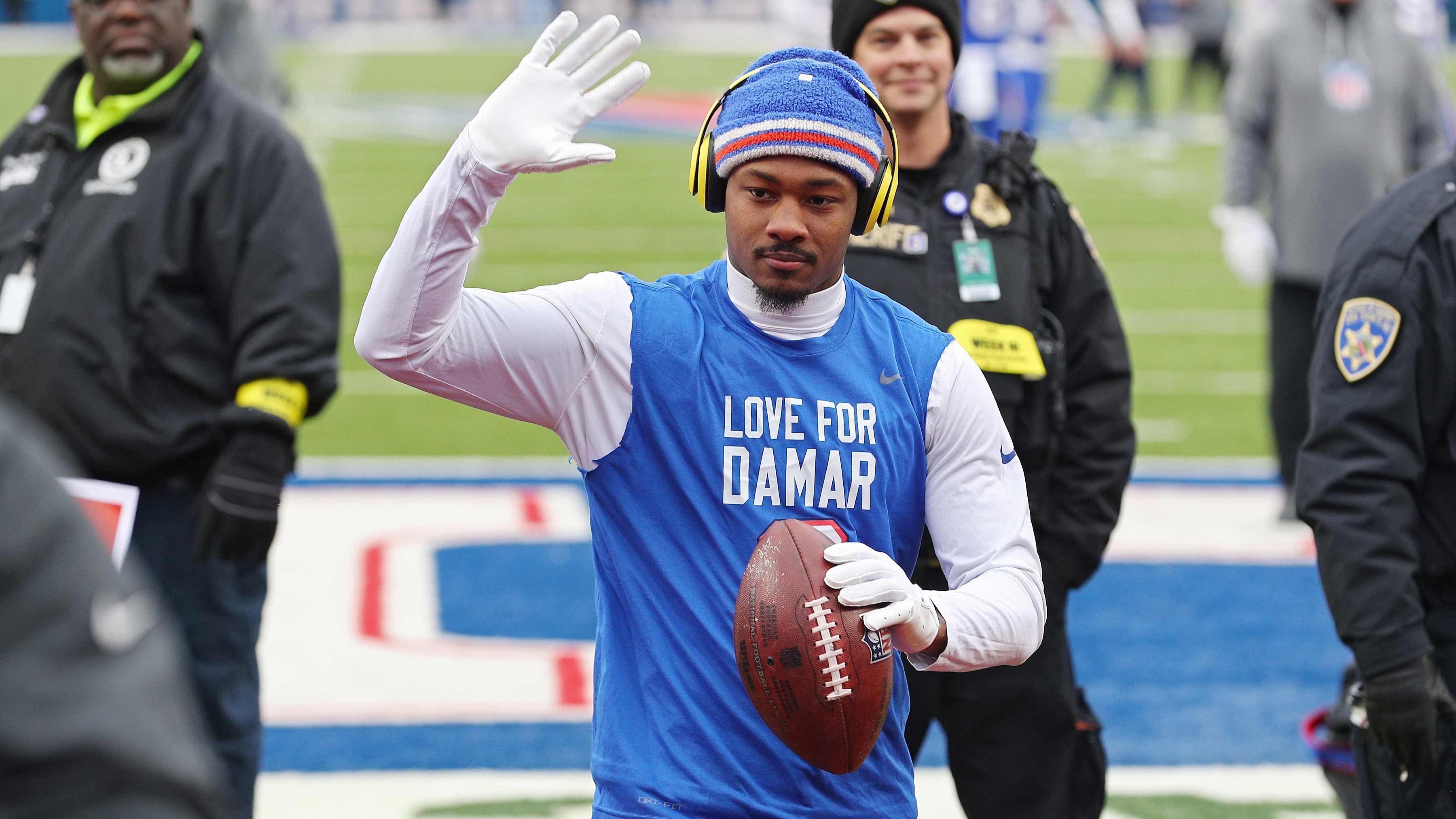 
                <strong>Stefon Diggs</strong><br>
                Die Buffalo Bills haben ihre Aufwärmshirts im passenden Blau - hier Receiver Stefon Diggs.
              