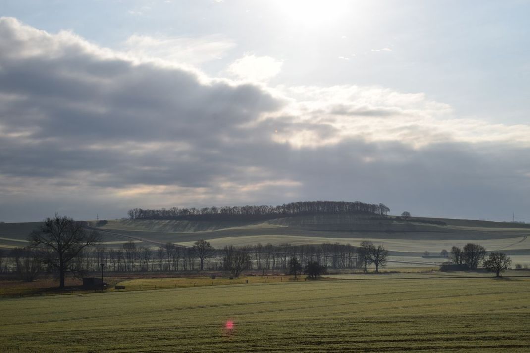 Wenn sich das Tageslicht dimmt und die Luft nach Regen riecht, sind daran oft Altostratus-Wolken schuld.