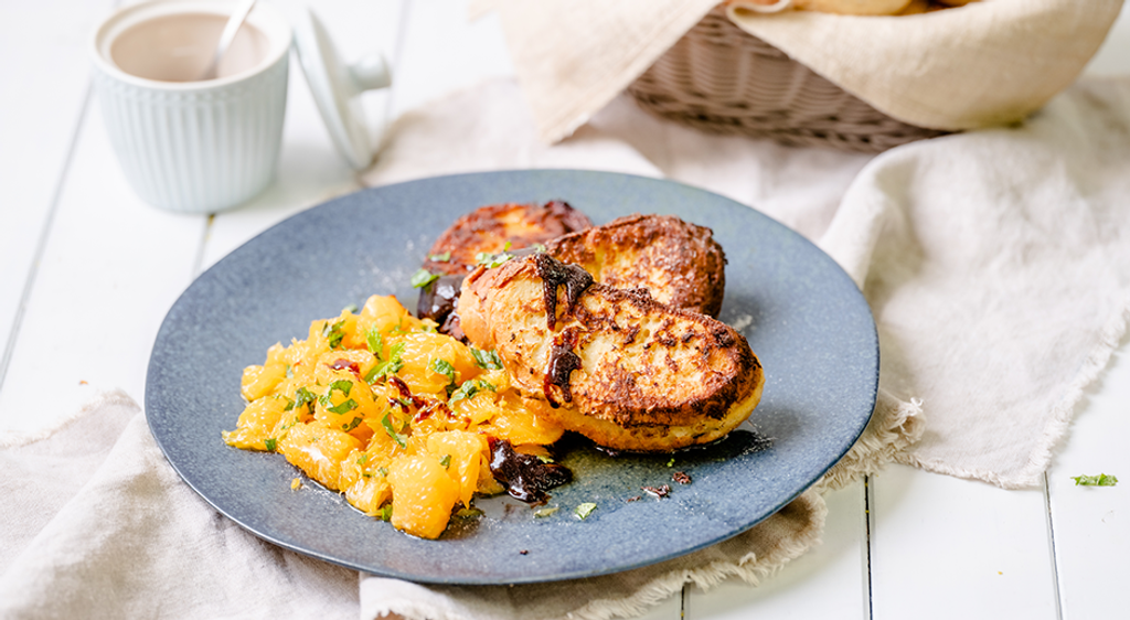 Zwetschgenbavesen mit Orangensalat