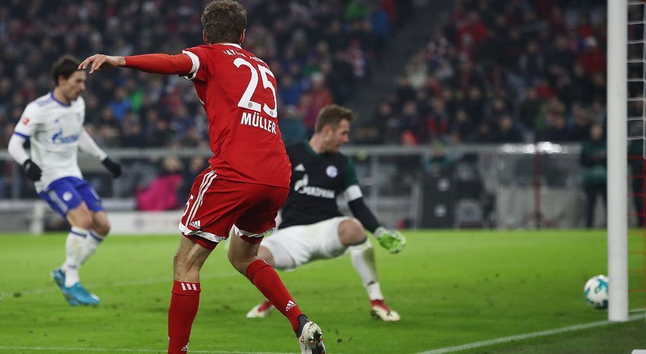 
                <strong>Thomas Müller</strong><br>
                Starkes Spiel des Raumdeuters. Leitet mit einem Pfund aus 20 Metern die Führung ein. Das 2:1 ist dann ein typischer Müller. Halb Schuss, halb Flanke, überrascht sich der Weltmeister selbst ein bisschen. Und den Ball und Schalke-Keeper Ralf Fährmann wohl auch. In der zweiten, sehr kampfbetonten Halbzeit nicht mehr so gefährlich unterwegs wie in der ersten Hälfte. ran-Note: 2
              