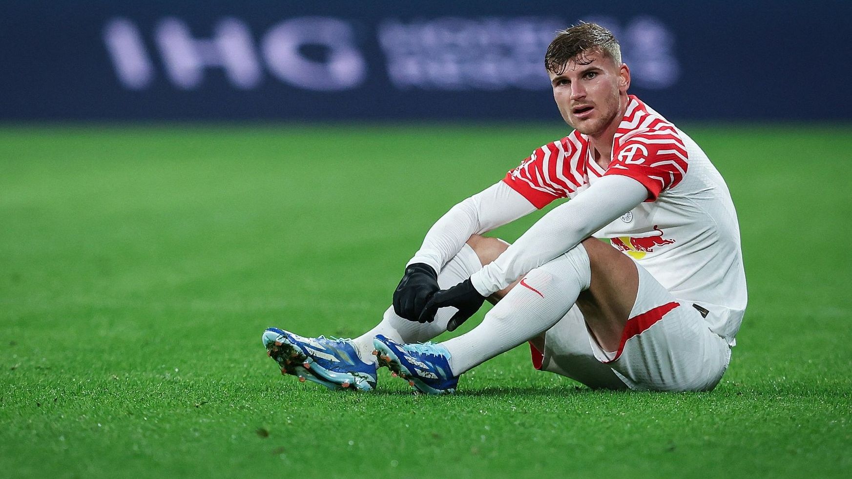 <strong>Landing Spots für Timo Werner</strong><br>Wie unter anderem die "Bild" erfahren haben will, soll Timo Werner von RB Leipzig eine Freigabe für eine Winter-Leihe erhalten haben. "Die gibt es nicht", dementierte RB-Coach Marco Rose. Doch der Angreifer spielte zuletzt kaum eine Rolle bei den Sachsen und könnte durch einen Wechsel die Chance auf Spielzeit erhalten, um womöglich noch auf den EM-Zug aufzuspringen.