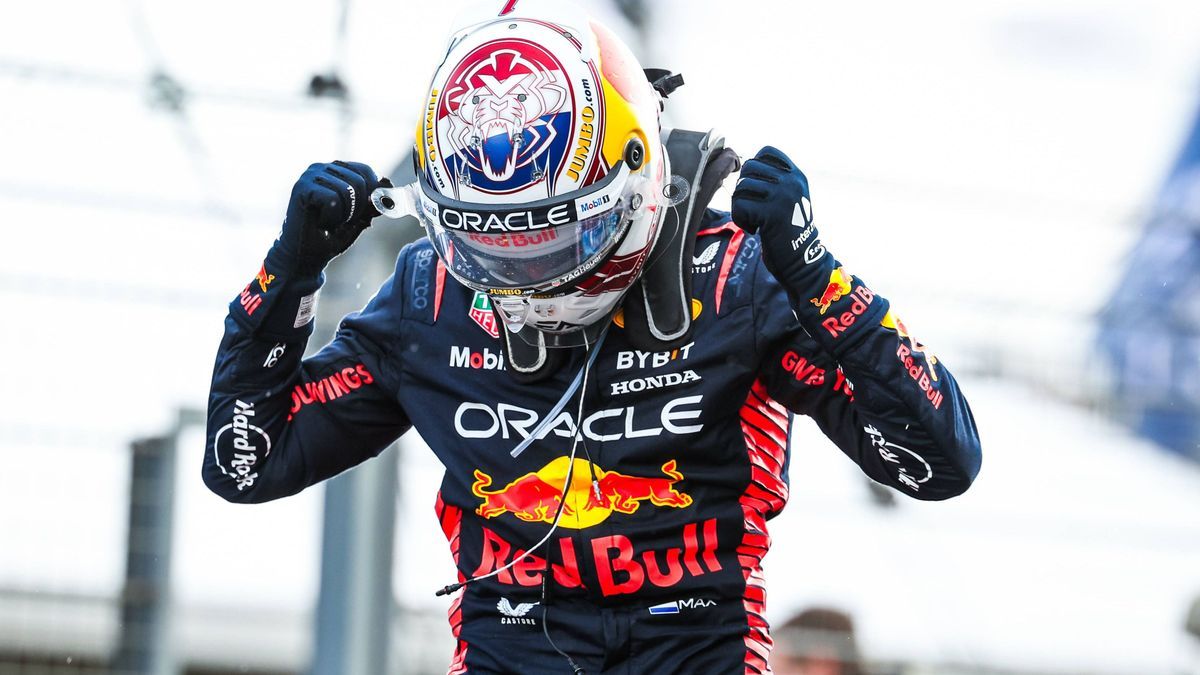 VERSTAPPEN Max (ned), Red Bull Racing RB19, portrait celebrating victory during the 2023 Formula 1 Heineken Dutch Grand Prix, 13th round of the 2023 Formula One World Championship, WM, Weltmeisters...
