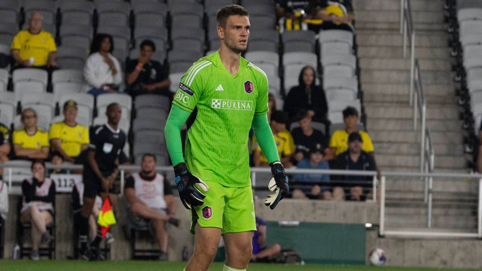 <strong>Ben Lundt (Torwart - St. Louis City SC)</strong> <br>Der 28-jährige ist eher ein No-Name und nur den krassen Fußball-Experten bekannt. 2015 verließ er die zweite Mannschaft von Hertha BSC und wechselt seither fröhlich durch die Teams der USA. Aktuell ist er mit Löwen zusammen bei St. Louis City SC und kommt auch erst auf drei Spiele in der MLS. Dabei kassierte der Keeper elf Gegentore.