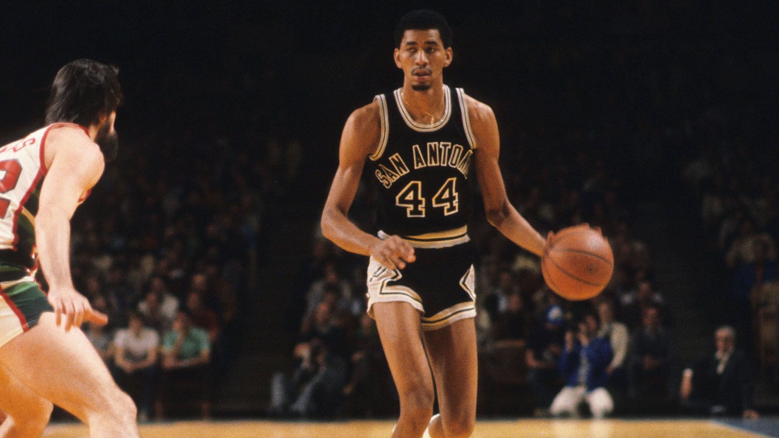 <strong>3. Platz: San Antonio Spurs - Milwaukee Bucks</strong><br>Endergebnis: 171:166 3OT<br>Gesamtpunkte: 337<br>Top-Scorer: George Gervin (Spurs), 50 Punkte <br>Datum: 6. März 1982