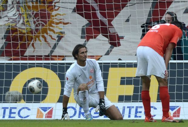 
                <strong>FSV Mainz 05 - Bayer Leverkusen 1:4</strong><br>
                Gleich dreimal muss sich Torwart Heinz Müller in den ersten 45 Minuten geschlagen geben. Zweimal überwindet ihn Robbie Kruse, einmal trifft Lars Bender
              