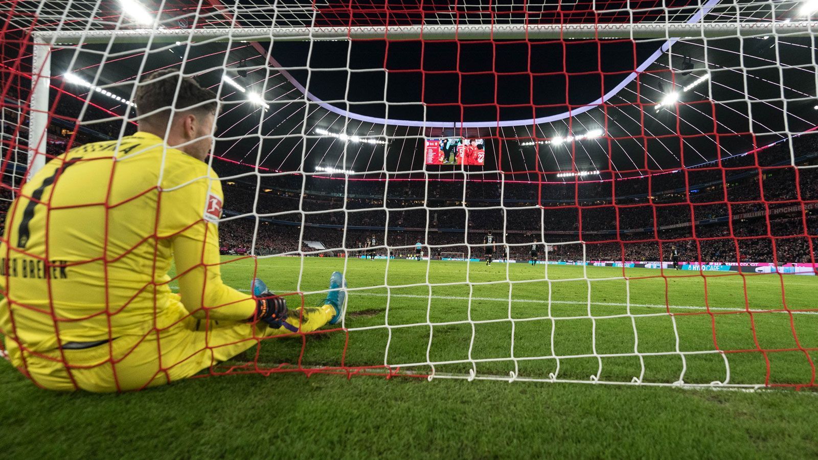 
                <strong>Pro 1. FC Heidenheim: Bremer Standardschwäche</strong><br>
                Was den Bremern aber letztlich neben der Heimschwäche das Genick brechen könnte, ist die eklatante Anfälligkeit bei gegnerischen Standards. 21 Mal klingelte es in der vergangenen Saison, nachdem der ruhende Ball vor das Werder-Tor getreten wurde. Das ist ein trauriger Negativwert in der Liga und macht auch fast ein Drittel aller Gegentore aus. Insgesamt ließen sich die Hanseaten 69 mal überwinden - das überbot nur Absteiger SC Paderborn mit 74.
              