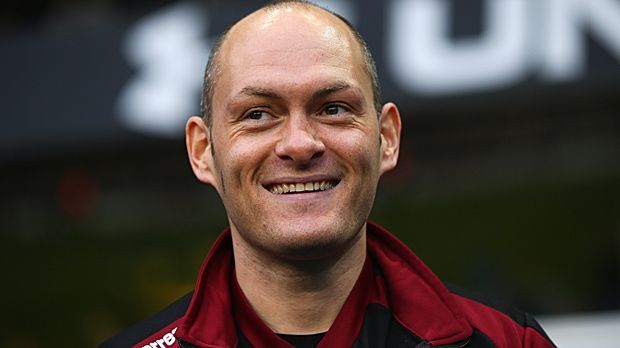 
                <strong>Platz 2: Alex Neil (Norwich City)</strong><br>
                Platz 2: Alex Neil (Norwich City): 34 Jahre (geboren am 9. Juni 1981), seit 9. Januar 2015 Cheftrainer bei Norwich, vorher bei Hamilton Academical (Schottland).
              