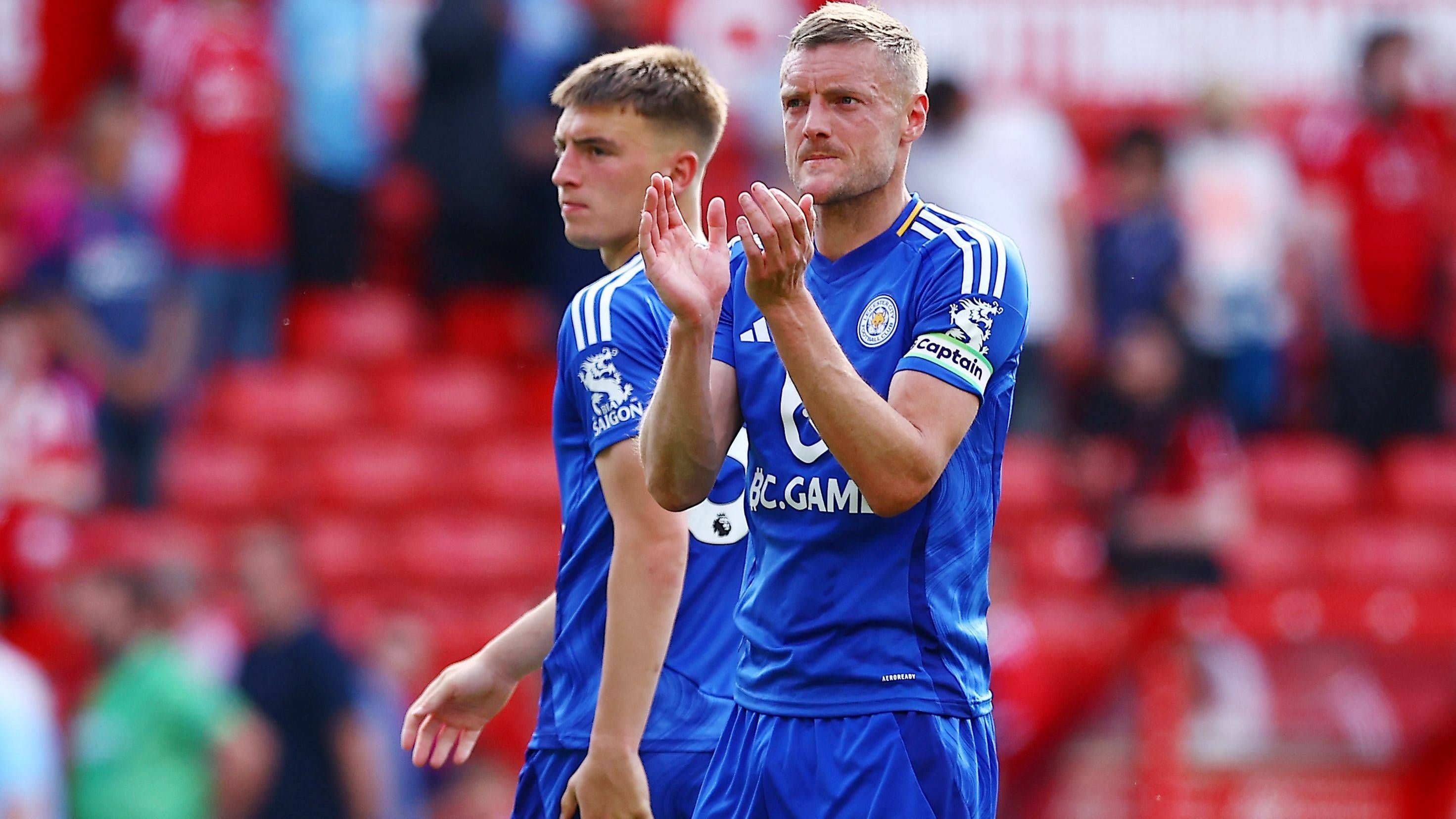 <strong>Absteiger: Leicester City (England)</strong><br>Und auch der dritte Aufsteiger aus der vergangenen Saison scheitert im ersten Jahr im englischen Oberhaus am Klassenerhalt. Mit 25 Punkten ist Leicester weit entfernt vom rettenden Ufer - Tottenham Hotspur steht auf dem 16. Platz mit 38 Zählern. Der Verein muss dabei nicht nur den Abstieg verkraften - auch Klublegende Jamie Vardy hat für den Sommer seinen Abschied angekündigt.