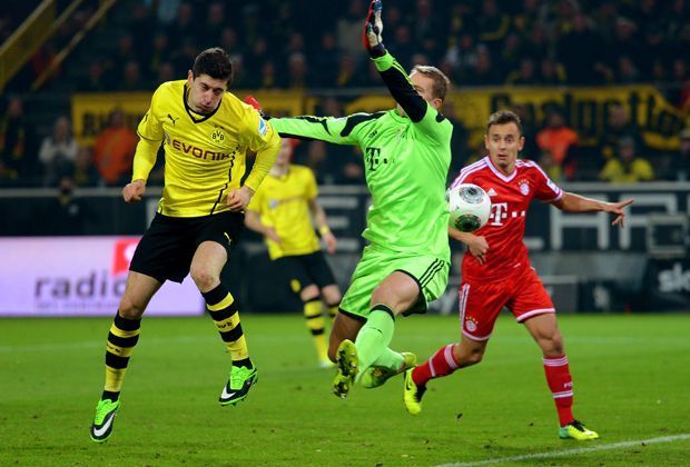 
                <strong>Neuer gegen Lewandowski</strong><br>
                Am 23. November 2013 machen die Bayern kurzen Prozess gegen den BVB und siegen in der Höhle des Löwen mit 3:0. Robert Lewandowski schafft es nicht, den Ball an Manuel Neuer vorbeizubringen.
              