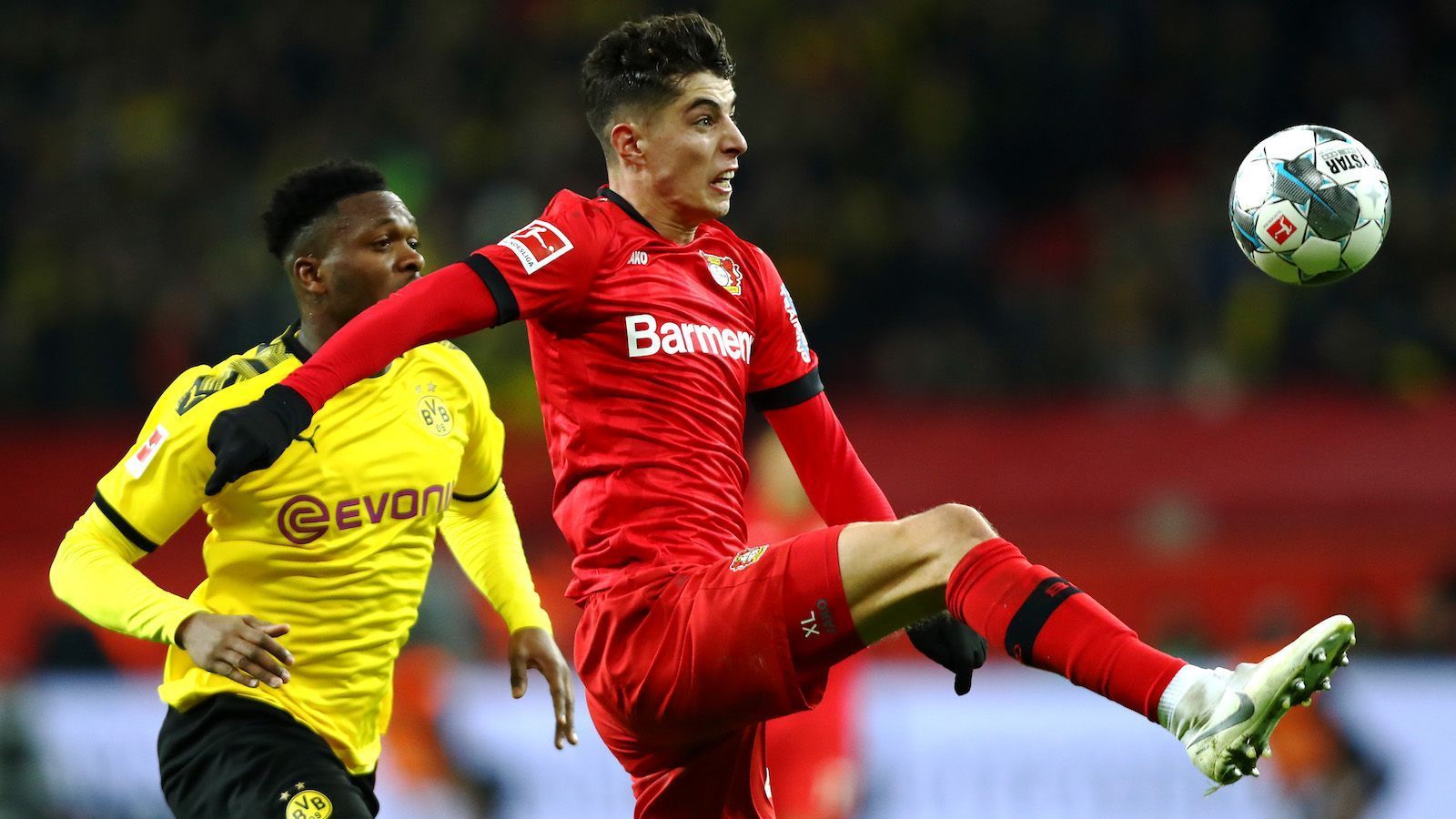 
                <strong>Kai Havertz (Bayer Leverkusen)</strong><br>
                Havertz gilt schon länger als Germanys next Superstar. Kritiker bemängeln noch seine Inkonstanz, davon kann aber zumindest in der Rückrunde keine Rede sein. Havertz geht als Vertreter des verletzten Kapitän Lars Bender voran, glänzt mit seiner fantastischen Technik und schießt wichtige Tore. Ein perfektes Paket für eine Weltkarriere. Traurig für alle Bayer-Fans: Havertz wird den Verein nach der Saison verlassen. Das kündigte Trainer Peter Bosz an. An alle Interessenten: Es wird teuer! Unter 100 Millionen Euro ist Havertz nicht zu haben. 
              