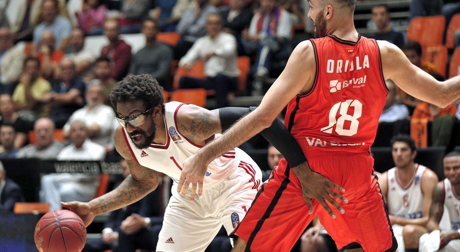 
                <strong>Das ist Amar'e Stoudemire</strong><br>
                In Israel kommt Stoudemire wieder regelmäßig zum Einsatz. Der "New York Post" erklärte er seine Wechselgründe: "Ich wollte ein heiliges Leben führen und Jerusalem ist ein heiliger Ort. Ich habe die spaßigste Zeit meiner Karriere." Wie spaßig für ihn das EuroCup-Spiel gegen ratiopharm Ulm wird, sehen die Basketball-Fans am Mittwoch ab 19:45 Uhr live auf ProSieben MAXX und auf ran.de! Direkt nach dem Spiel folgt die "easyCredit Crunch Time - das Basketball-Magazin".
              