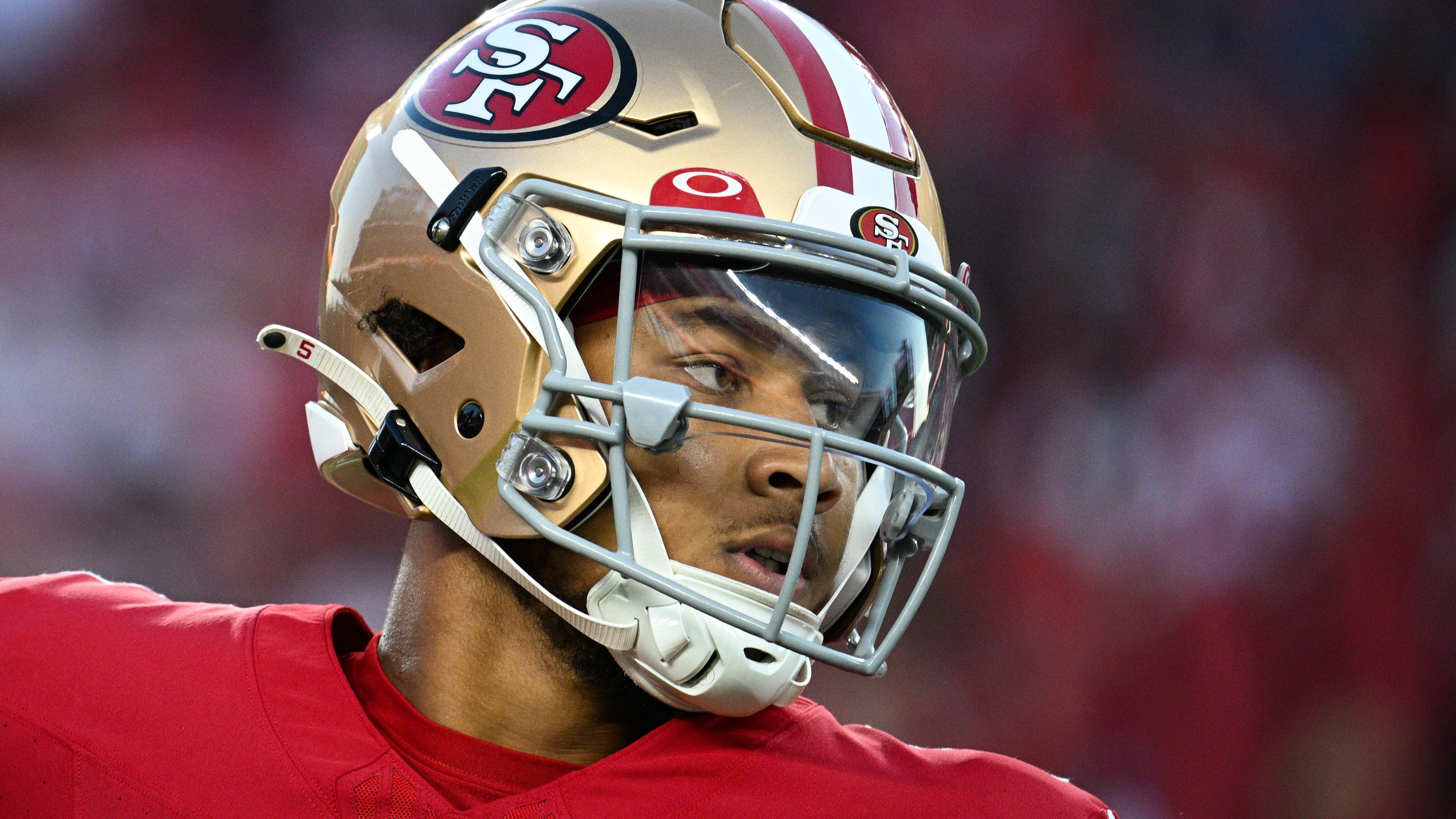 <strong>San Francisco 49ers: Der Preis für Trey Lance (2021)</strong><br>Drei Erstrundenpicks gaben die Niners her, um im Draft 2021 an dritter Stelle Trey Lance erwählen zu dürfen. Während die Cowboys derweil einen Micah Parsons holten, nutzten die Dolphins die 49ers-Picks für Jaylen Waddle, Tyreek Hill oder Bradley Chubb. Lance war schwer verletzt und bekam dann nie wieder eine richtige Chance. Mittlerweile spielt er keine große Rolle mehr in der NFL. Man zahlte letztendlich rund 27,3 Millionen Dollar für ihn. Der spätere Siebtrundenpick für Brock Purdy ließ den Lance-Fehler weniger schmerzen.