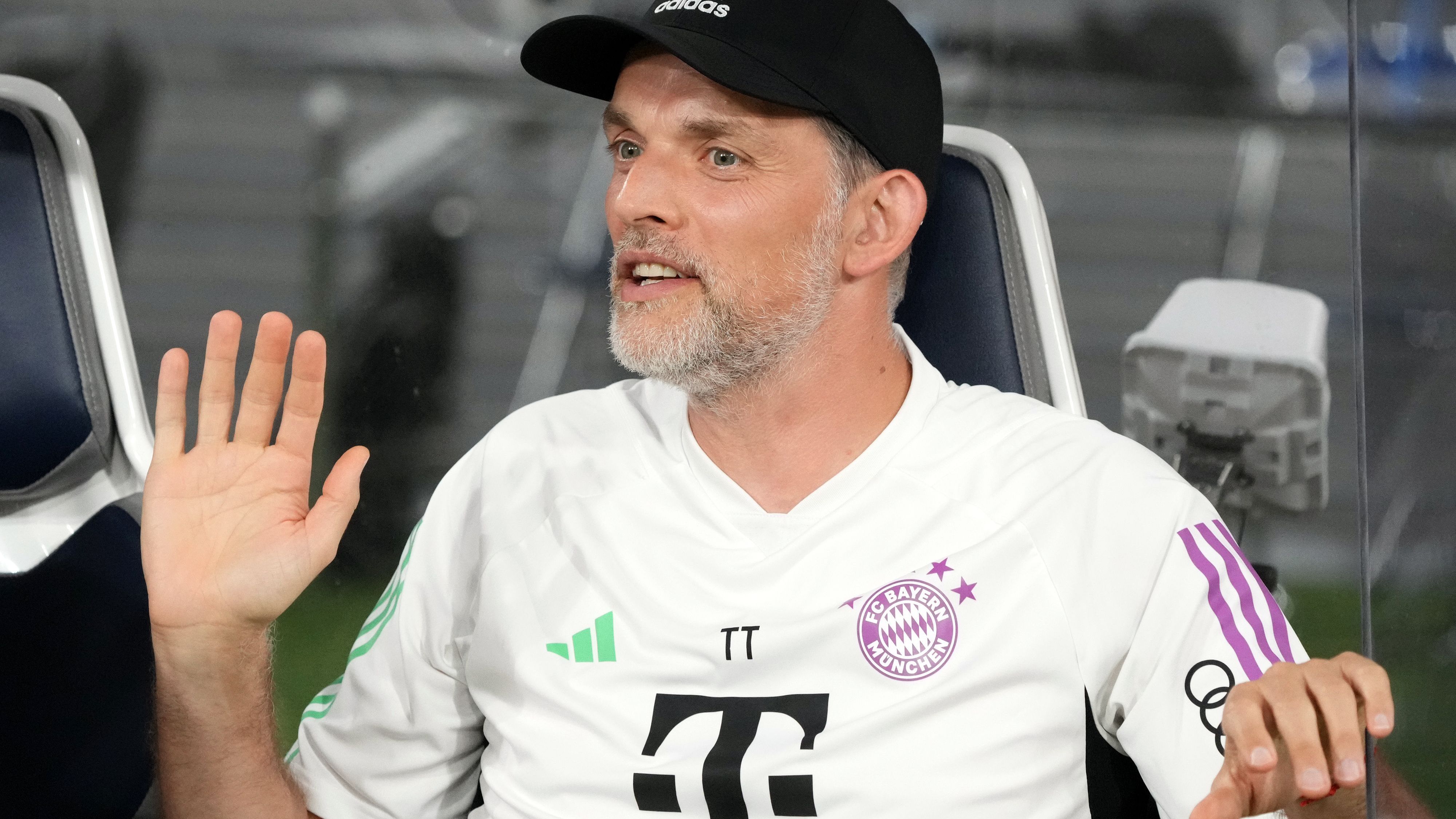 <strong>Thomas Tuchel (Physiotherapeut und BWL-Student)</strong><br>Thomas Tuchel brach seine Ausbildung zum Physiotherapeuten ab, die er parallel zur Fußballkarriere absolvierte. Nachdem er verletzungsbedingt den Fußball aufgeben musste, studierte er BWL. Dazu sagte er im Interview mit "DFB.de": "Ich habe BWL studiert, auch wenn das so gar nicht meinen Neigungen entsprach. Vielleicht habe ich das auch gemacht, damit meine Eltern ein bisschen ruhiger schlafen konnten."