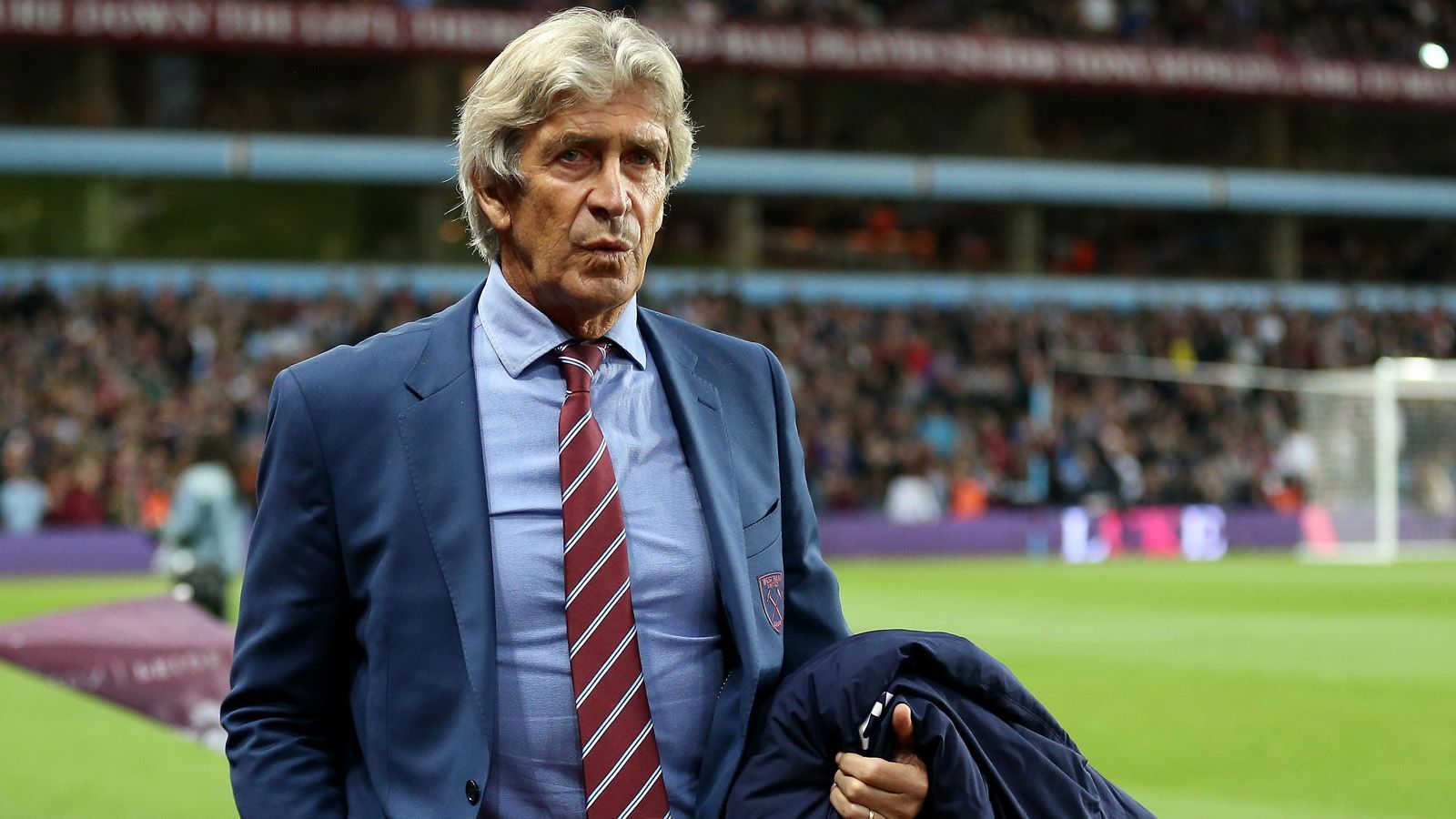 
                <strong>Platz 4: Manuel Pellegrini (West Ham United)</strong><br>
                Transferausgaben als Trainer: 1,1 Milliarden Euro für 82 Spielerbisherige Stationen: West Ham United, Hebei China Fortune, Manchester City, FC Málaga, Real Madrid, FC Villareal, Club Atlético River Plate, Club Atlético San Lorenzo de Almagro, LDU Quito, CD Palestino, CD Universidad Católica, CD O'Higgins, Club Universidad de Chile
              