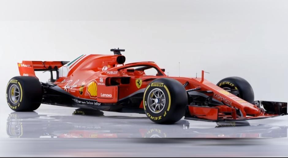 
                <strong>Scuderia Ferrari</strong><br>
                Der neue Wagen von Sebastian Vettel ist enthüllt! Das ist der SF71H, strahlend in - wie sollte es anders sein - rot. Vom Design her eine kleine Schönheit, die weißen Elemente sind deutlich reduziert, Ferrari-rot dominiert. "It looks nice", ist das typisch kurze Statement von Kimi Räikkönen zu seinem neuen Auto. Der Fokus in der Entwicklung lag im Werk in Maranello auf zwei Faktoren: "Wir haben vor allem am Heck gearbeitet und unsere Projekte im Seitenbereich fortgesetzt", erklärt Technik-Chef Mattia Binotto. Auffällig sind insbesondere die geteilten Lufteinlässe in den Seitenkästen.
              